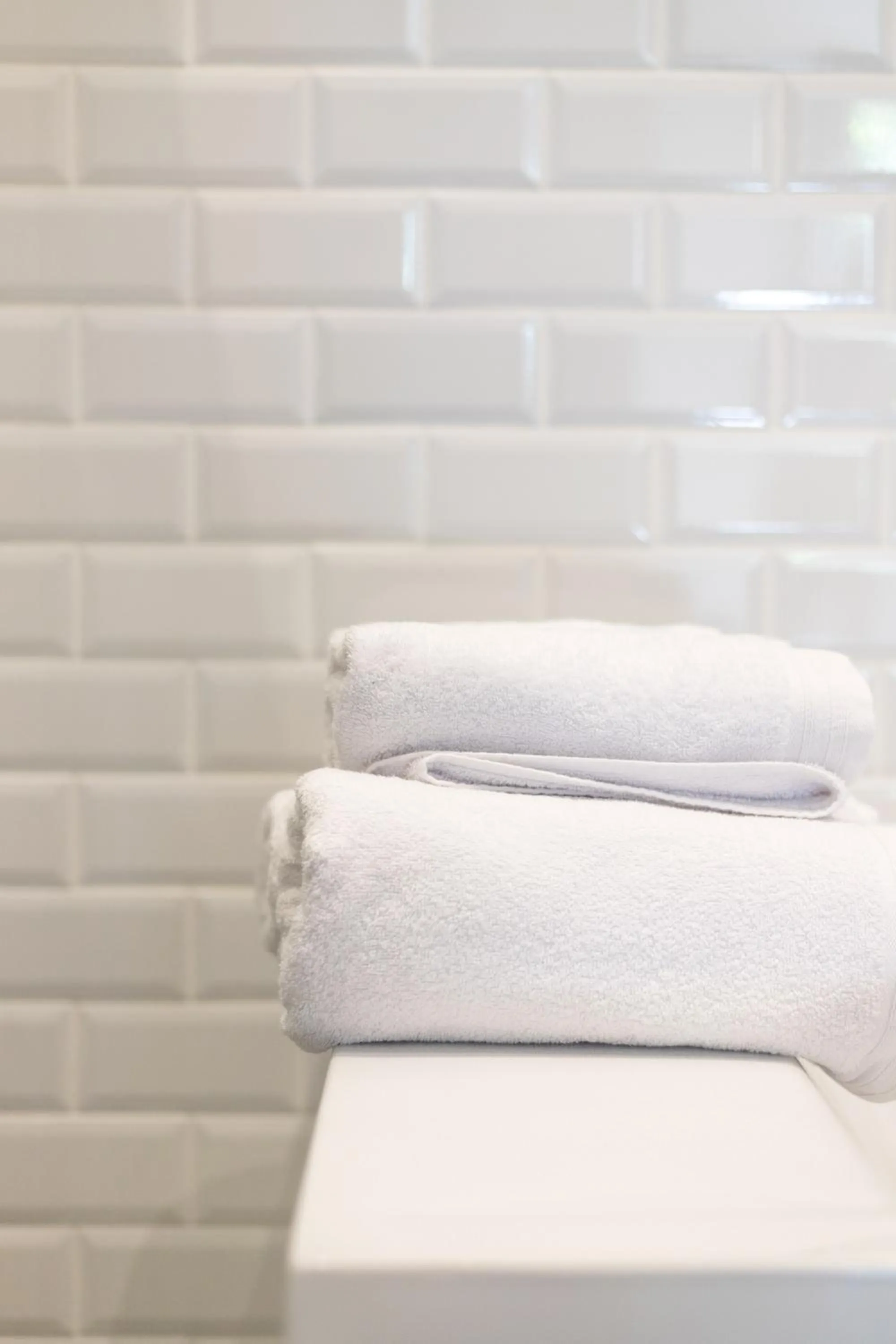 Bathroom, Bed in Hôtel d'Angleterre, Salon-de-Provence