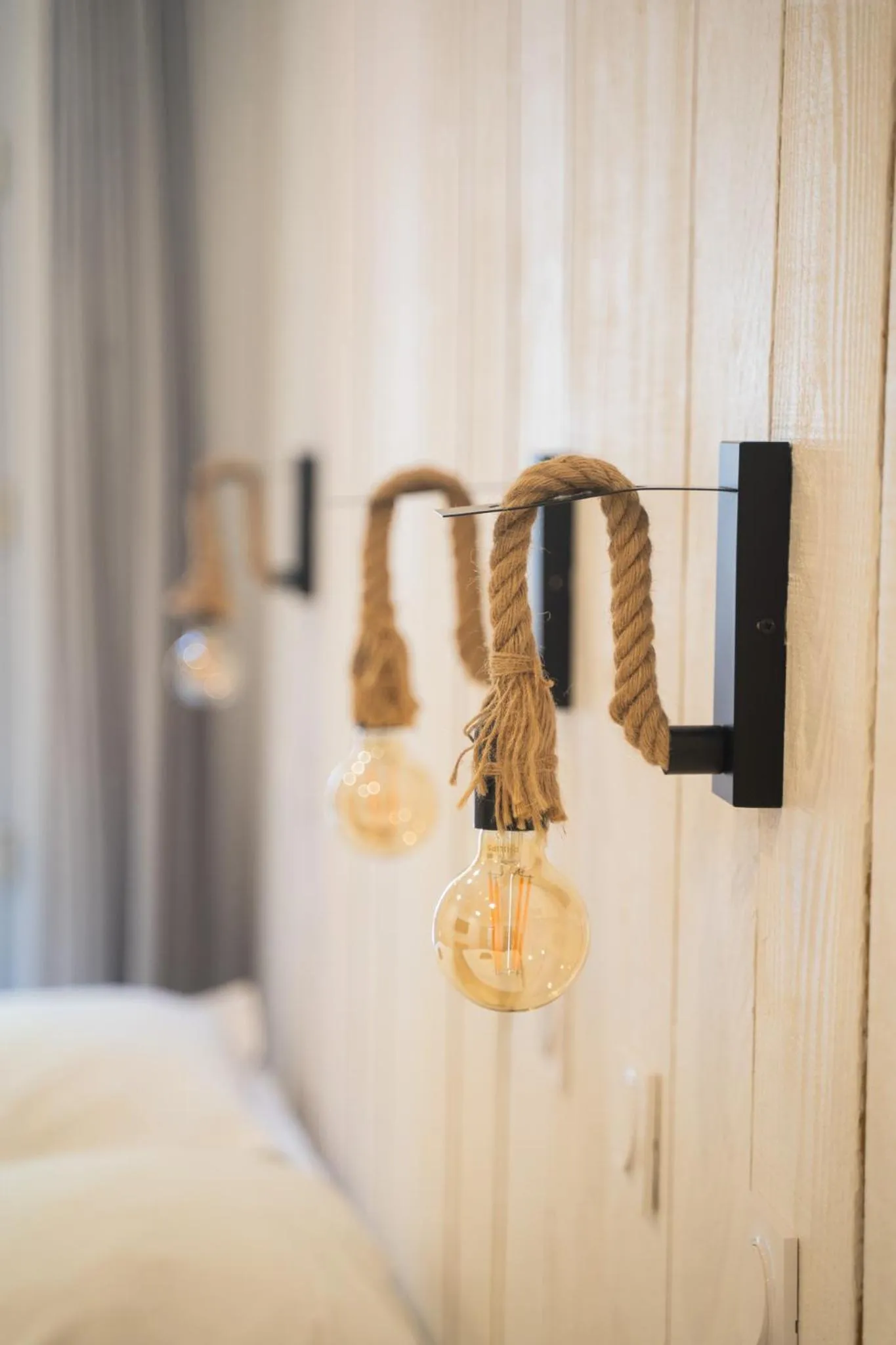 Bed in Hôtel d'Angleterre, Salon-de-Provence