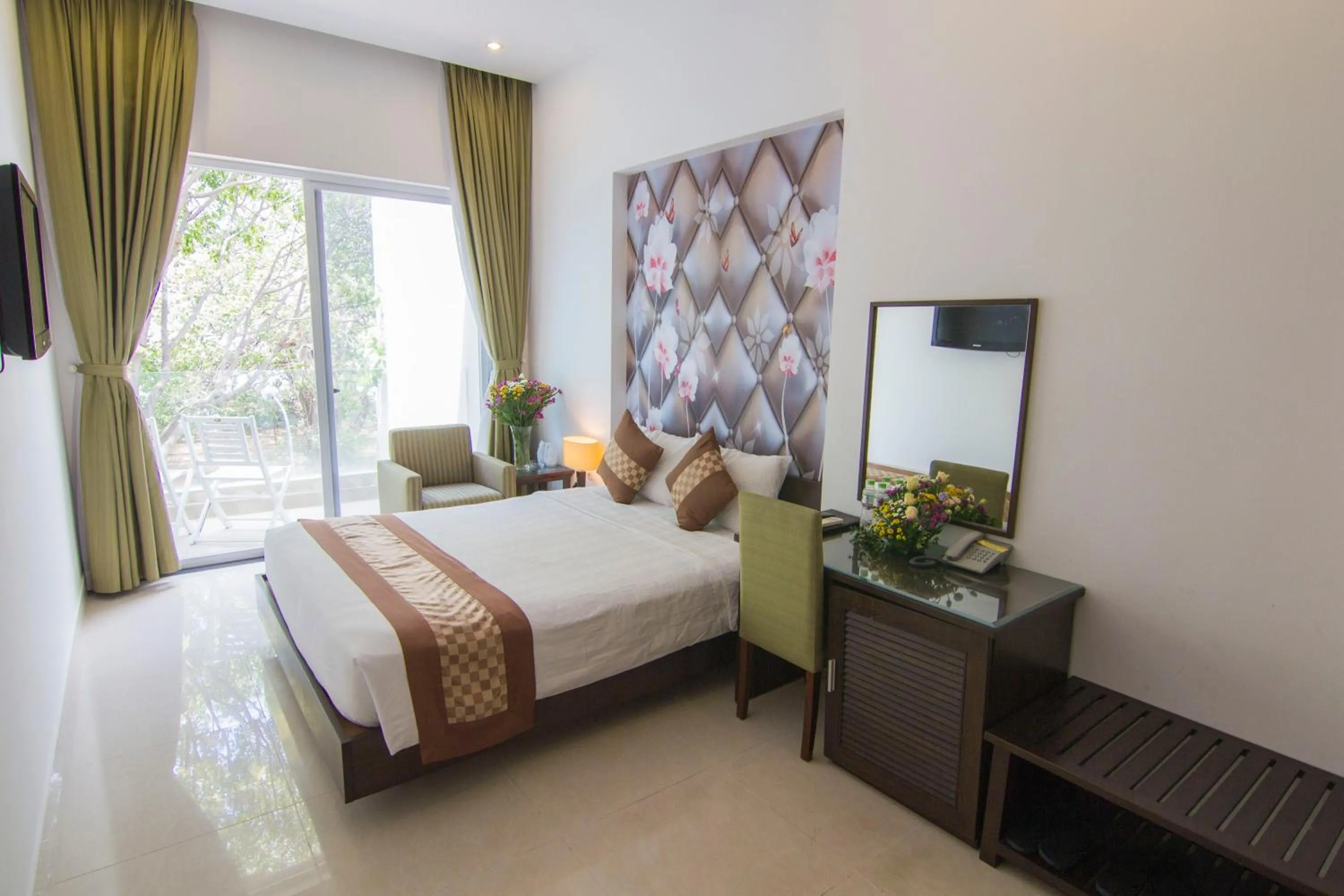 Bed in Ngoc Linh Luxury Hotel