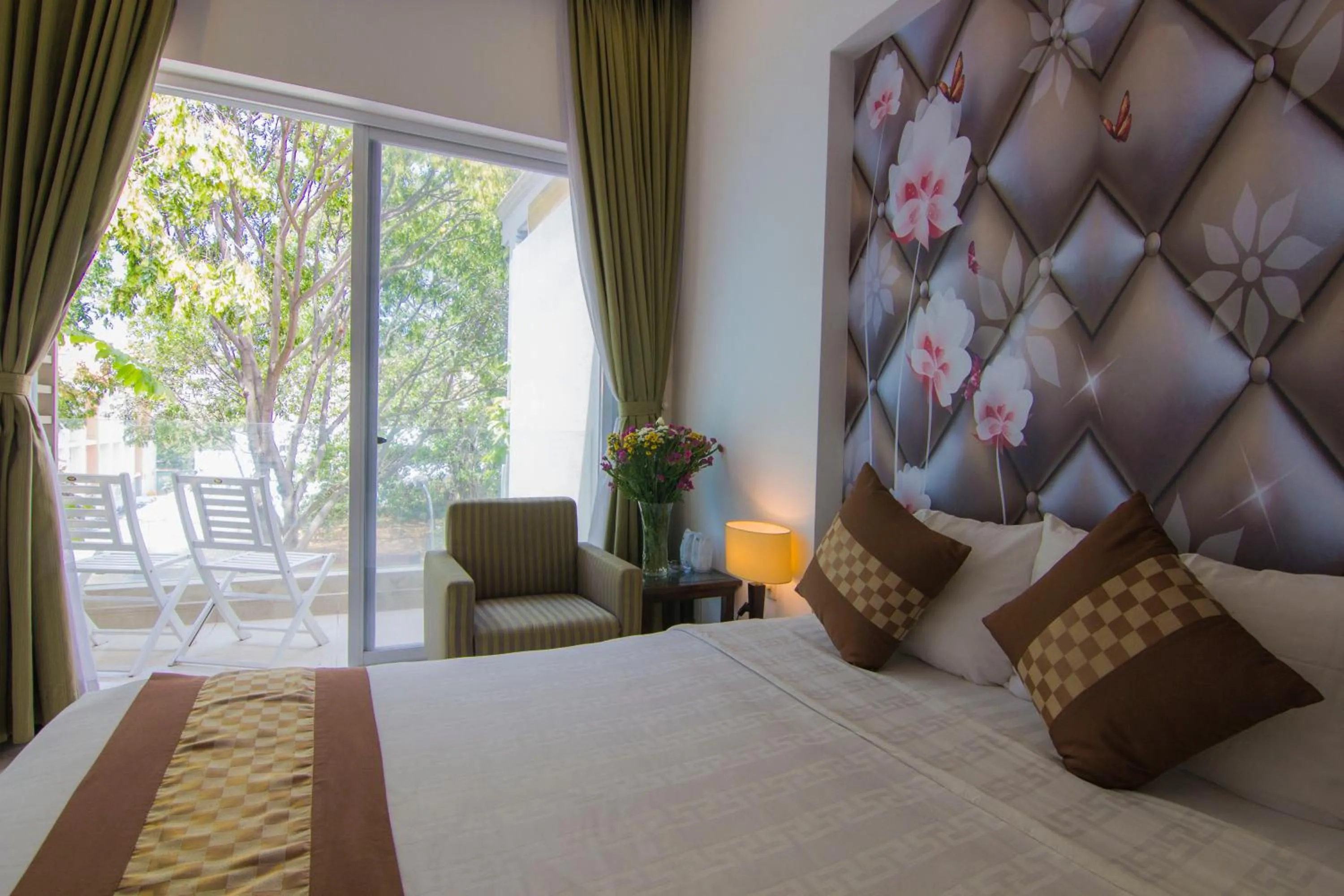 Bed in Ngoc Linh Luxury Hotel