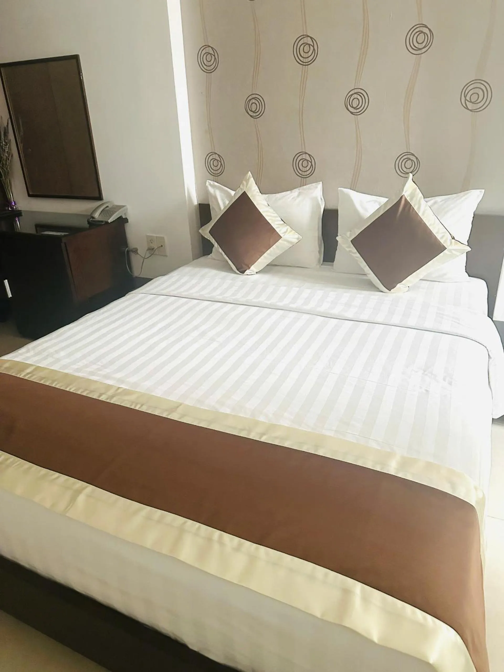 Bed in Ngoc Linh Luxury Hotel