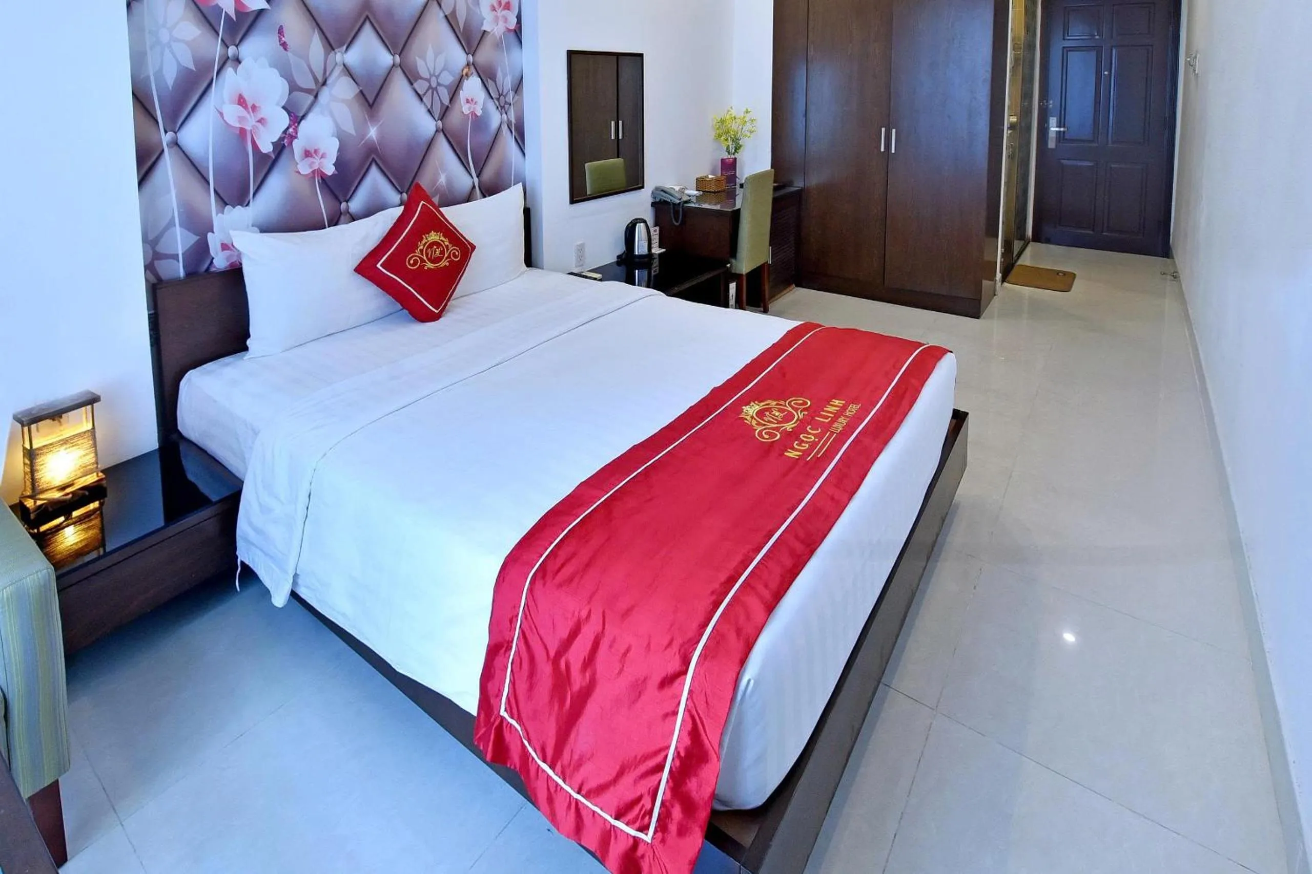 Bedroom, Bed in Ngoc Linh Luxury Hotel