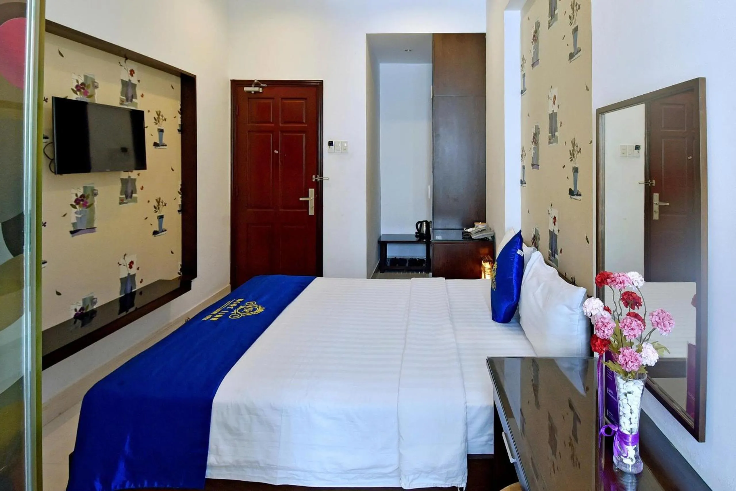 Bed in Ngoc Linh Luxury Hotel