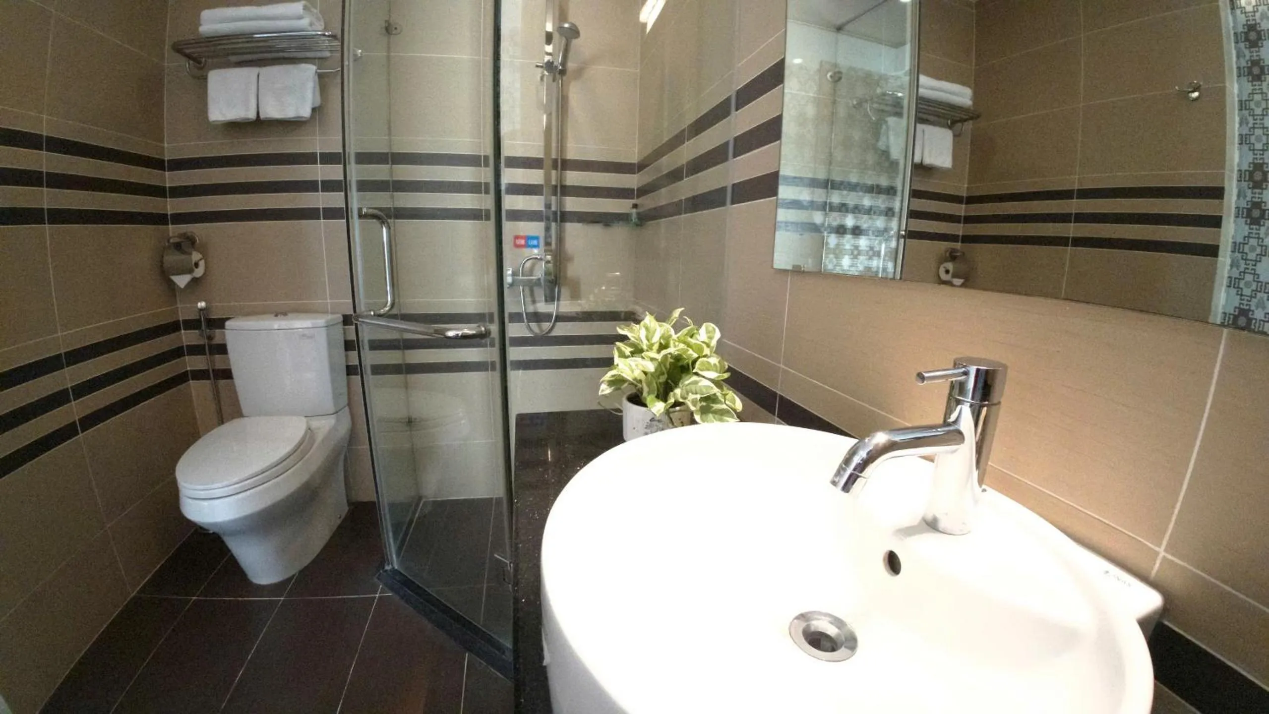 Toilet in Ngoc Linh Luxury Hotel