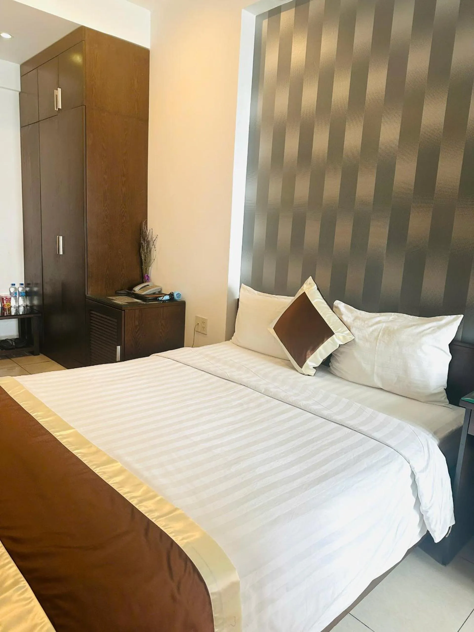 Bed in Ngoc Linh Luxury Hotel