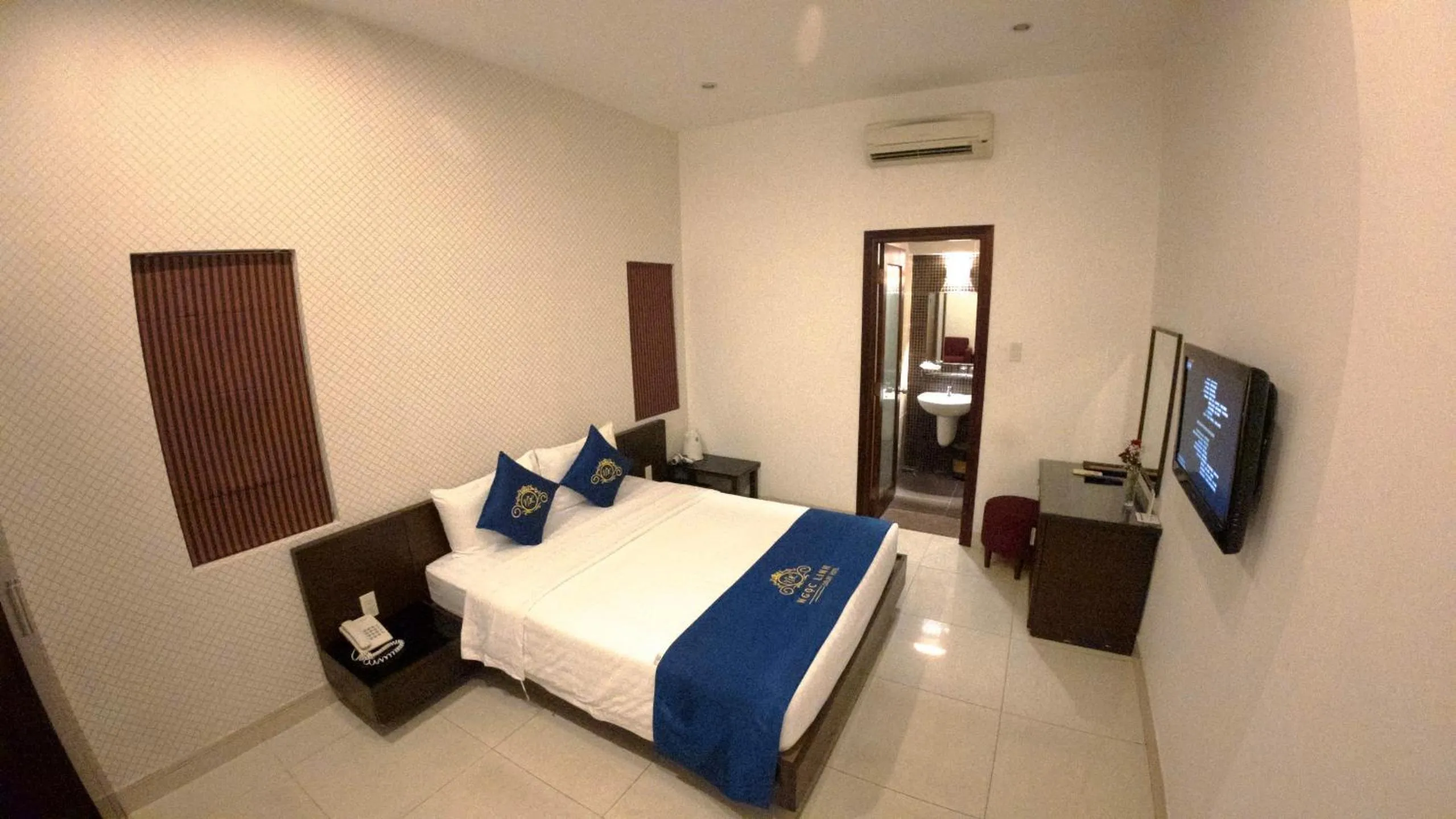 Bed in Ngoc Linh Luxury Hotel