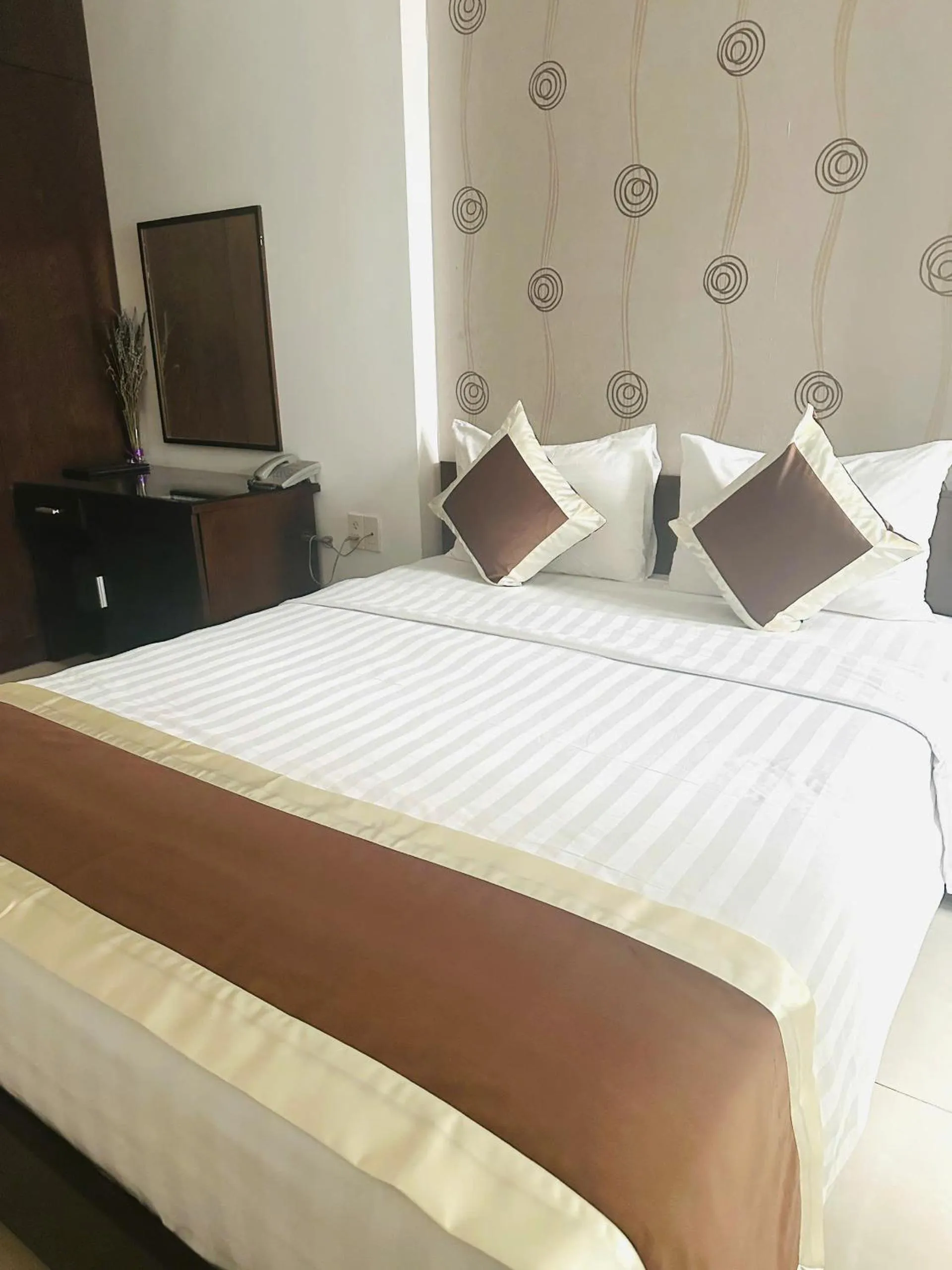 Bed in Ngoc Linh Luxury Hotel