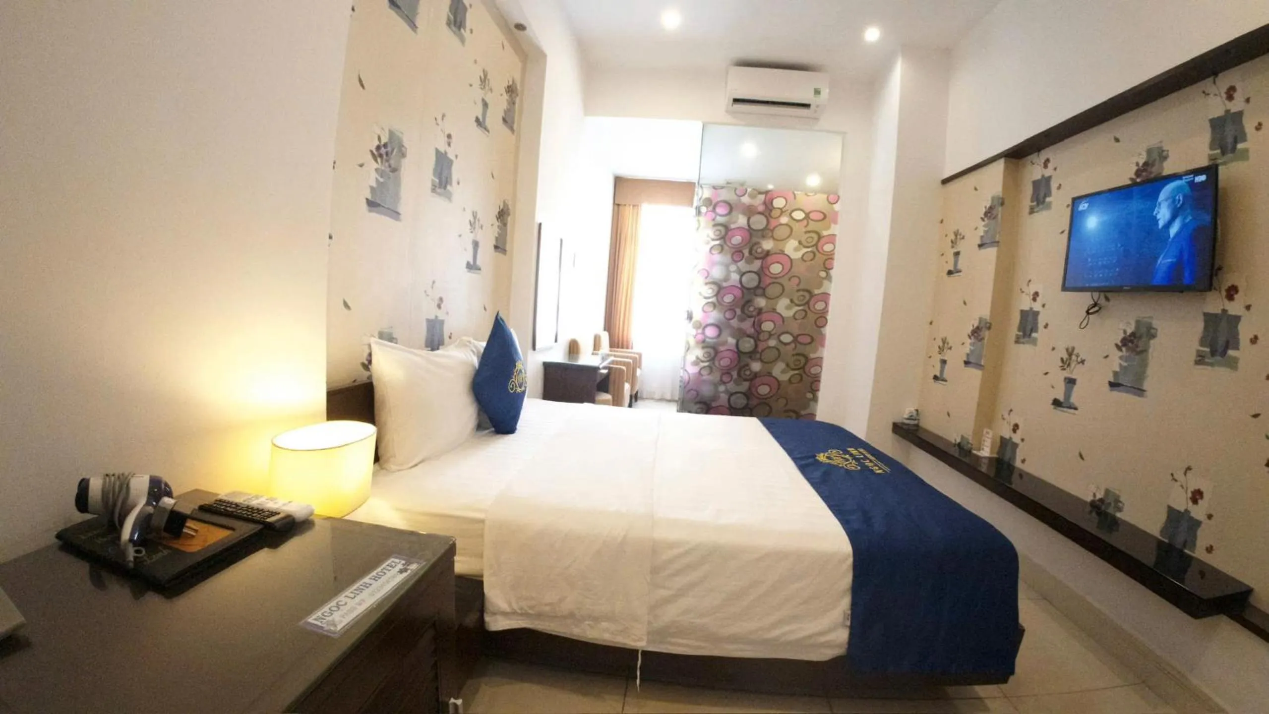 Bed in Ngoc Linh Luxury Hotel