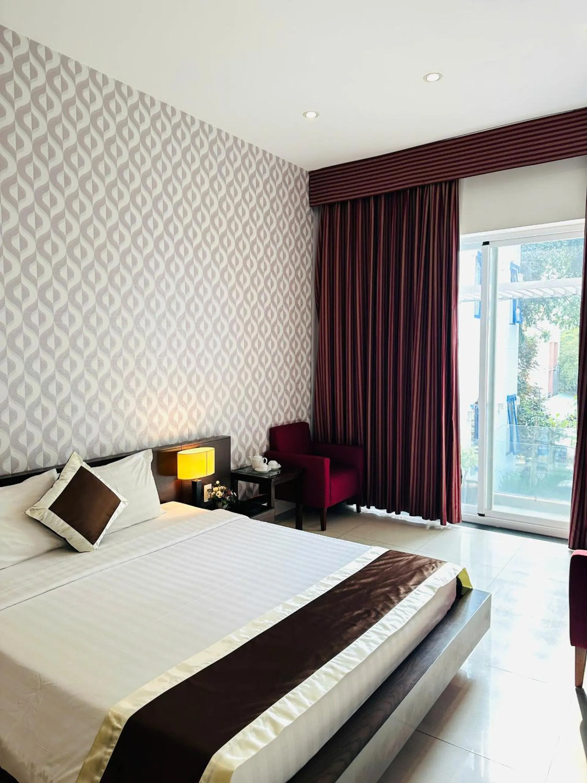 Bed in Ngoc Linh Luxury Hotel