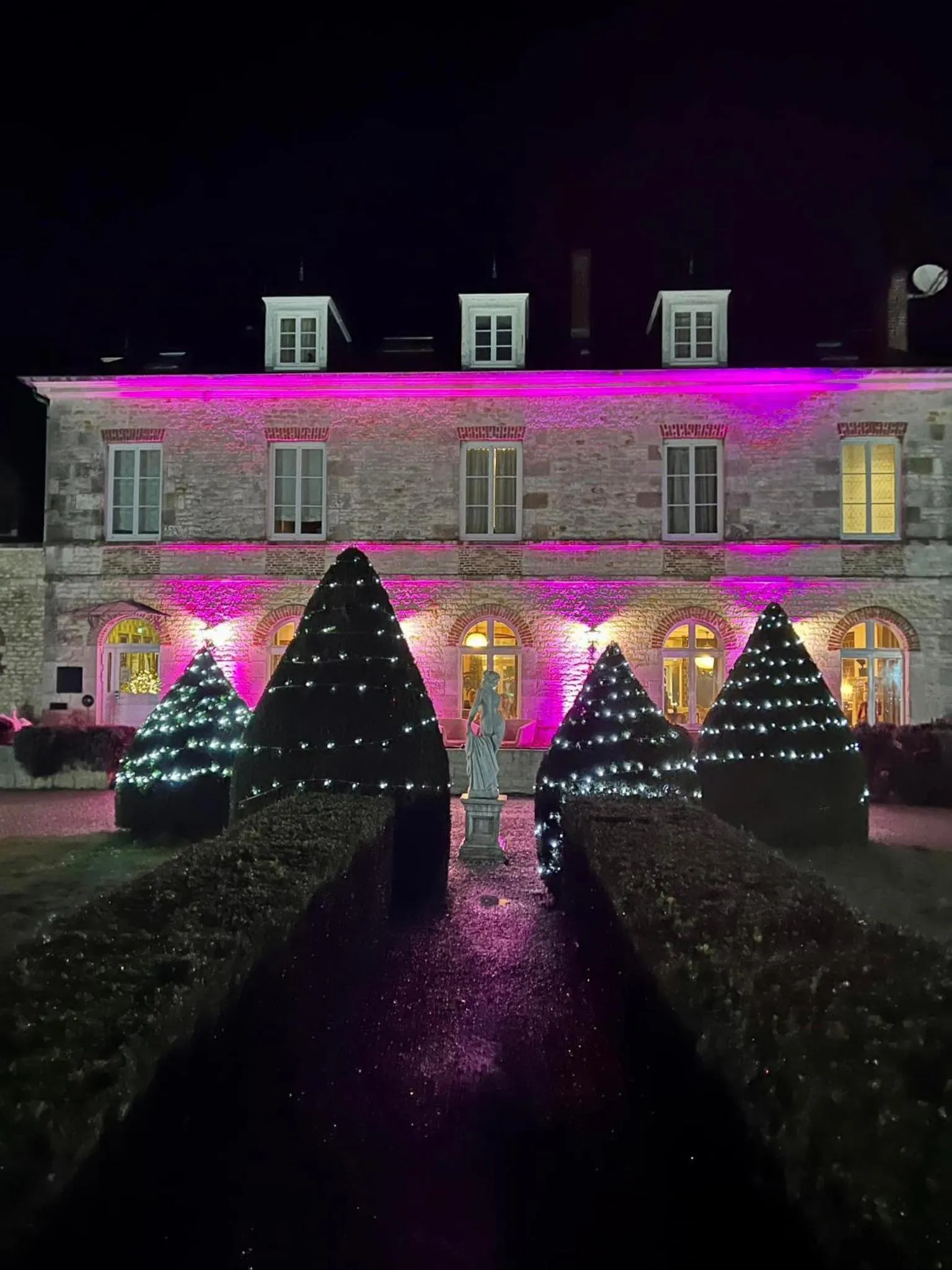 Property building in Domaine De Barive