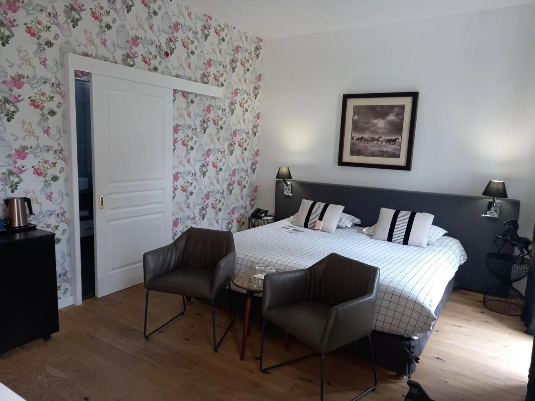 Photo of the whole room, Bed in Domaine De Barive