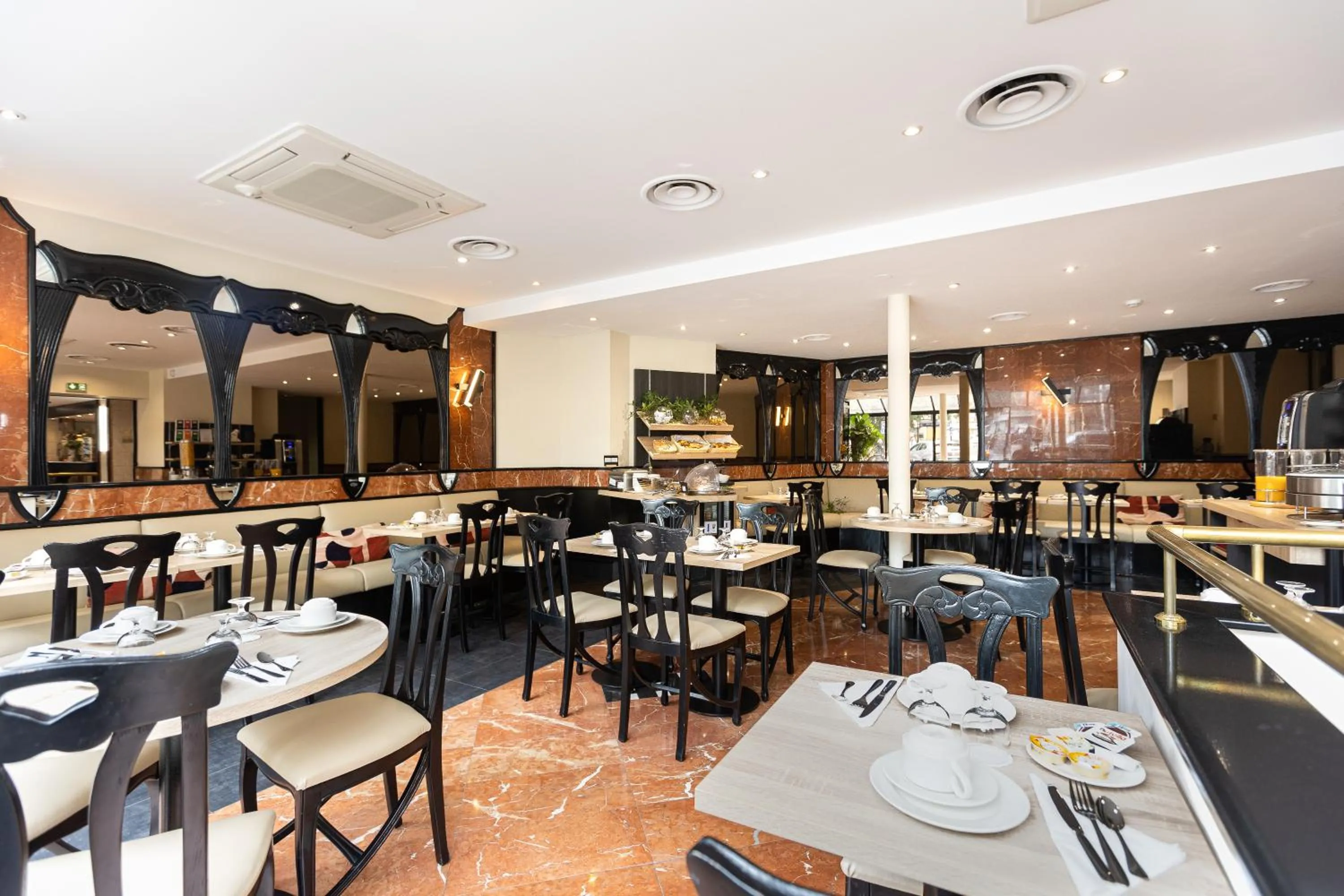 Breakfast in Hôtel Opera Lafayette