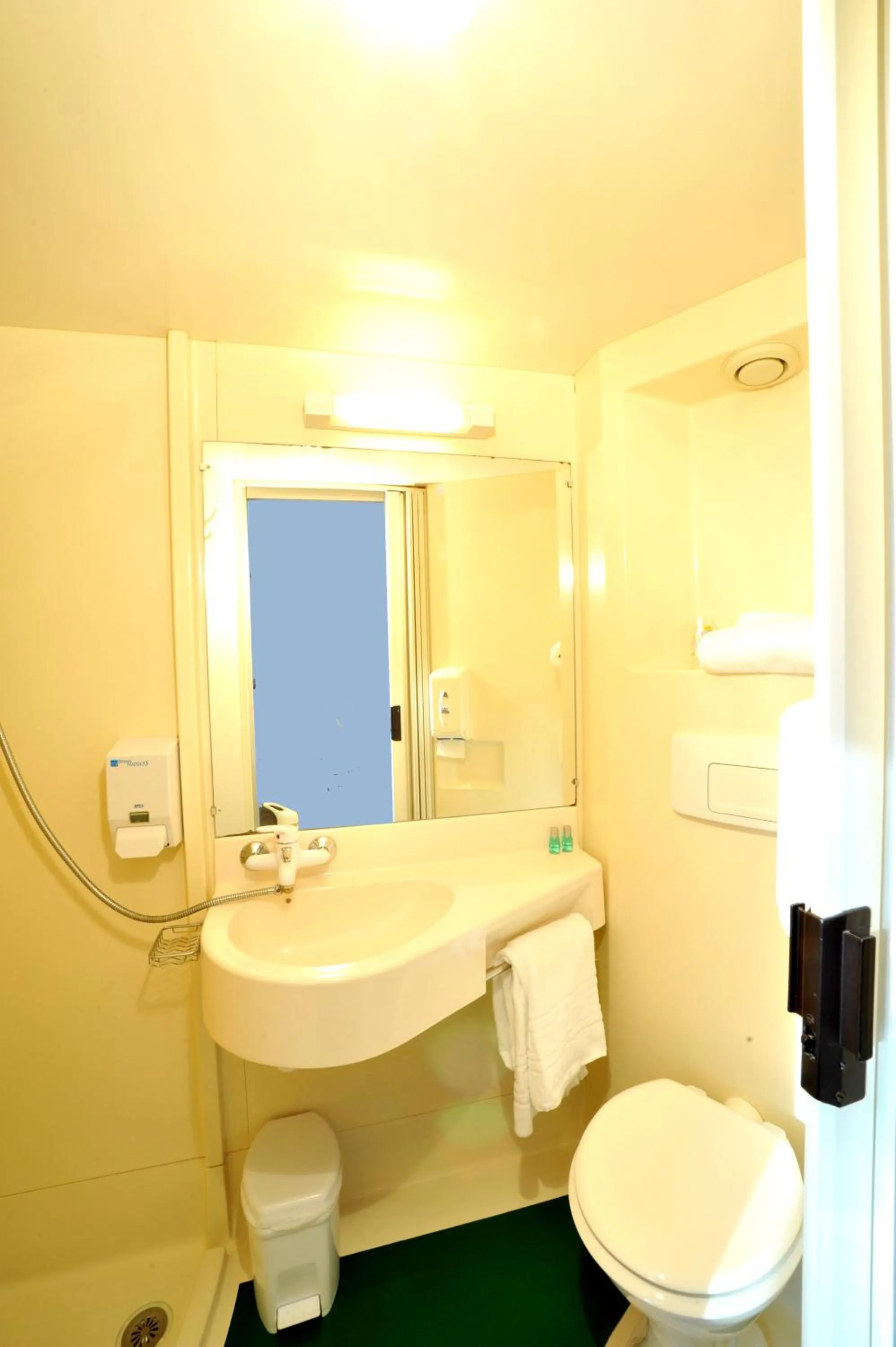 Bathroom in Fasthotel Vendome