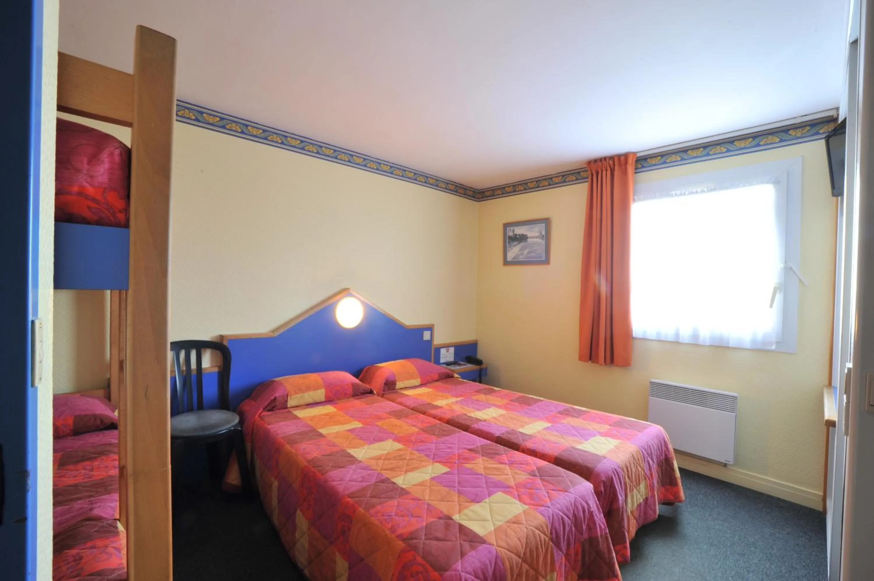 Photo of the whole room, Bed in Fasthotel Vendome