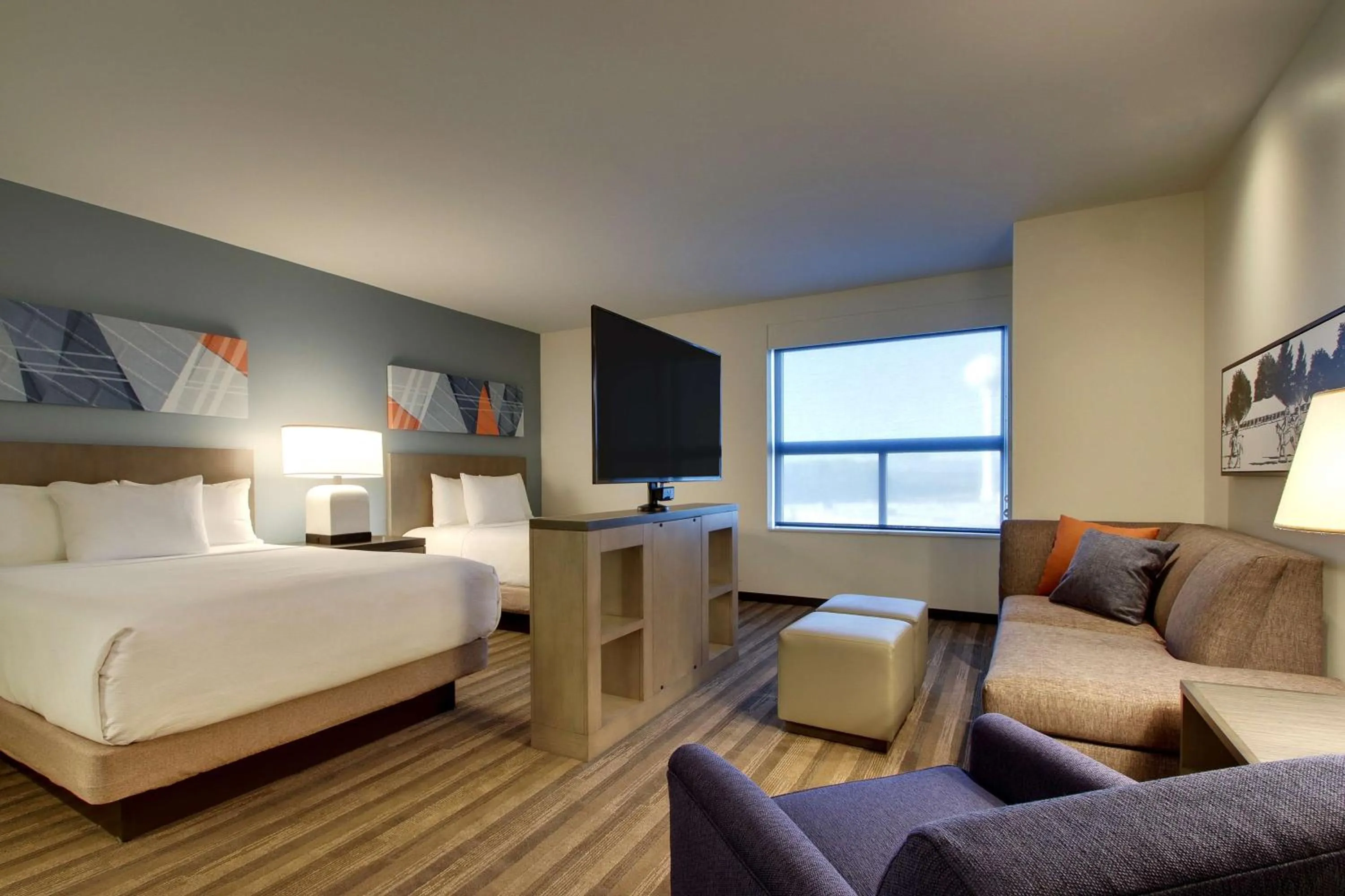 Photo of the whole room, Bed in Hyatt House Oak Brook