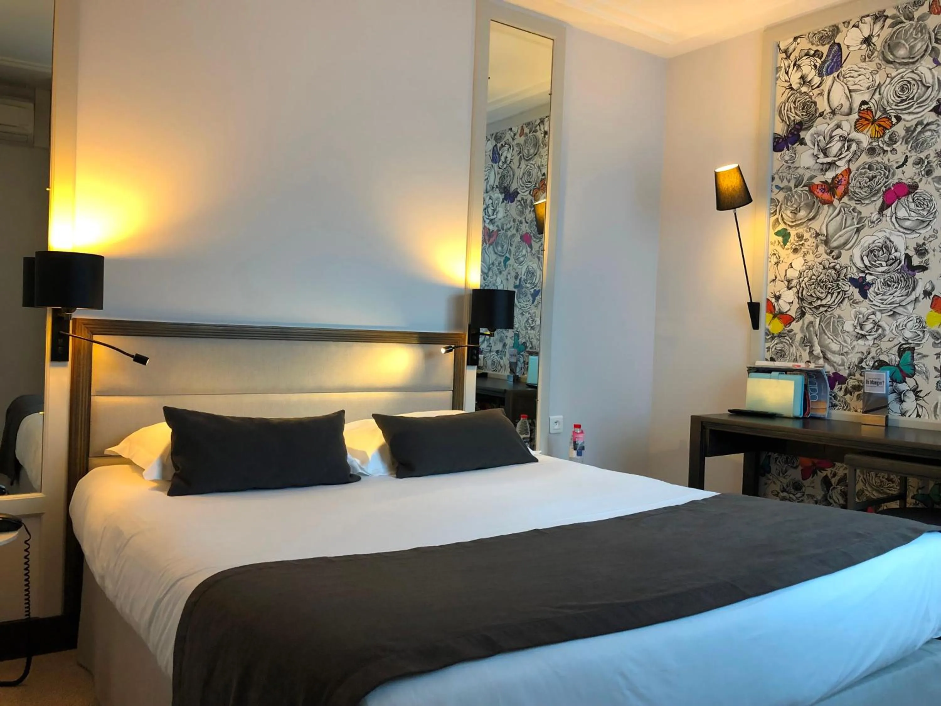 Bedroom, Bed in Hotel & Spa Les Roches Noires