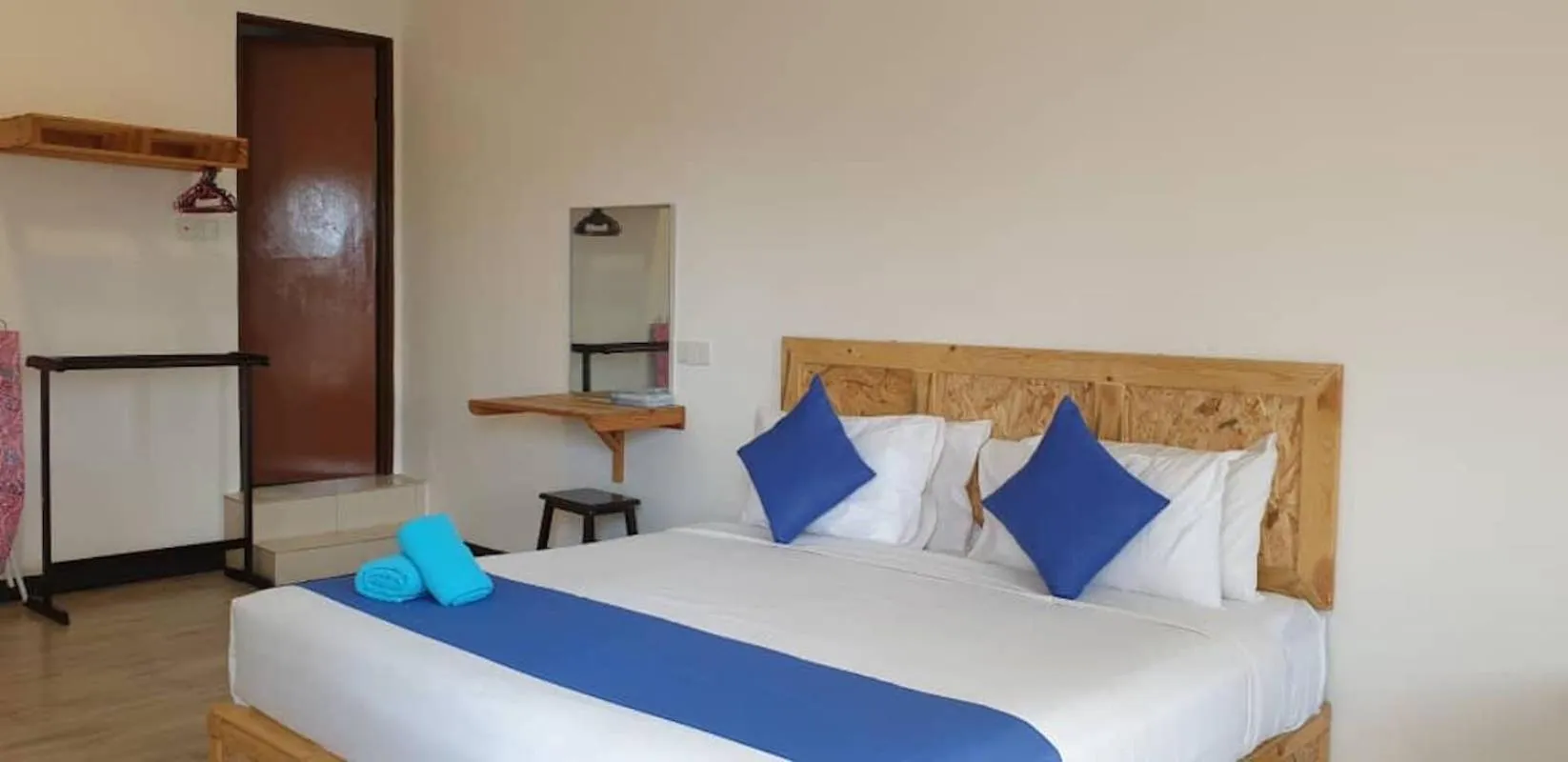 Bed in Paretto Seaview Hotel