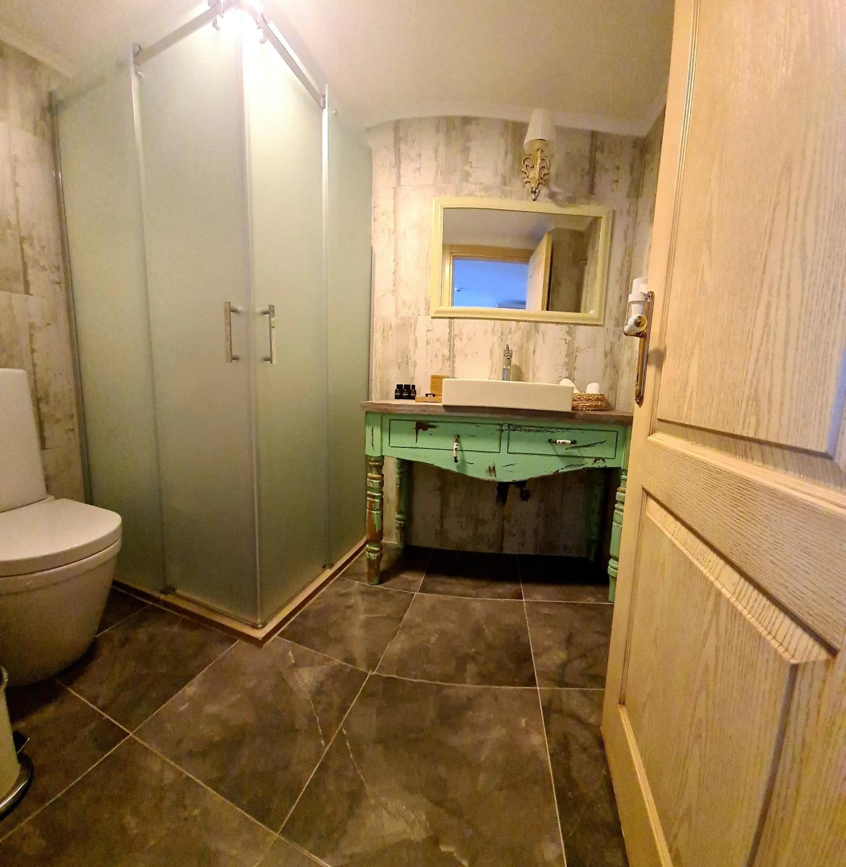 Toilet in Belizi Hotel