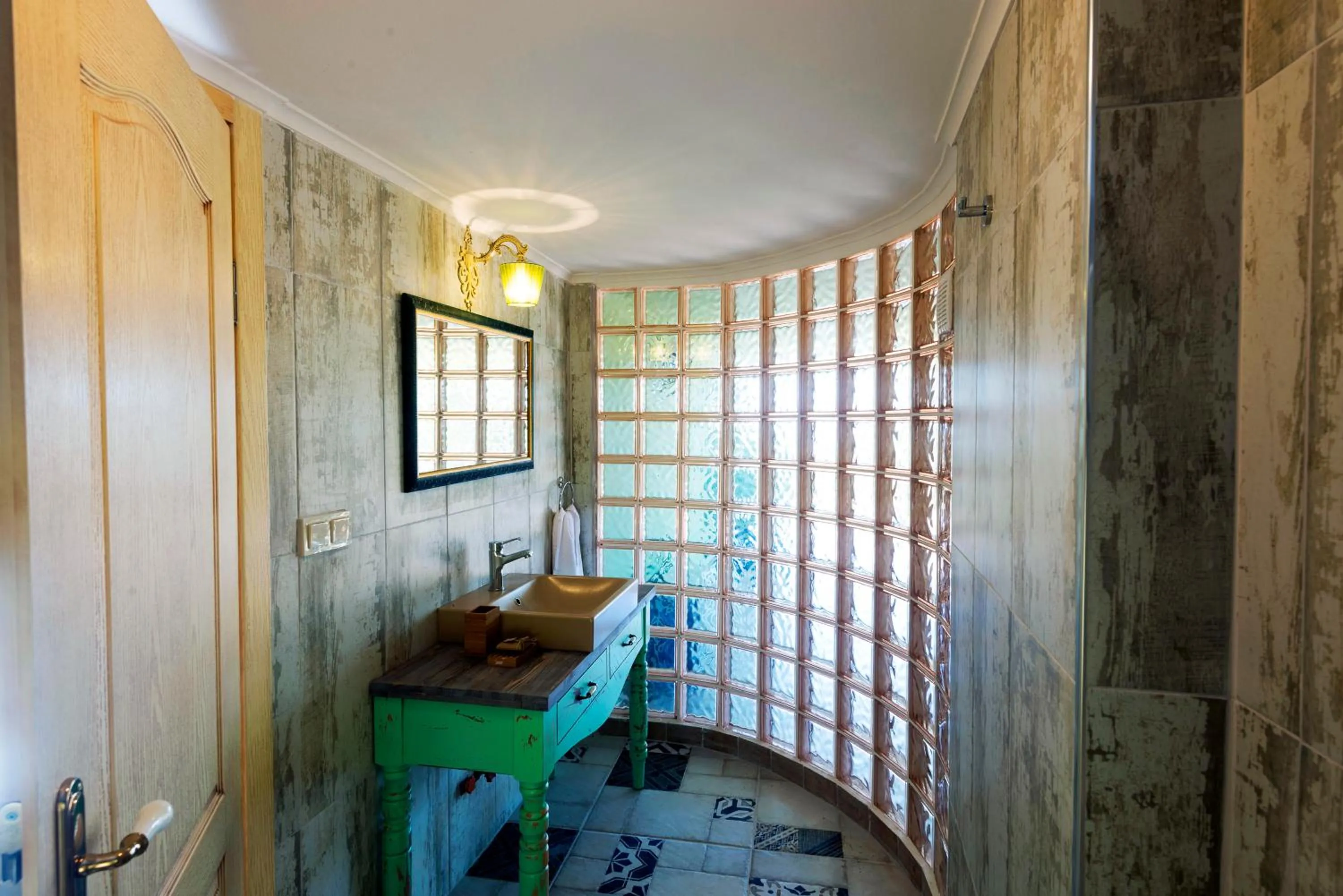 Shower in Belizi Hotel