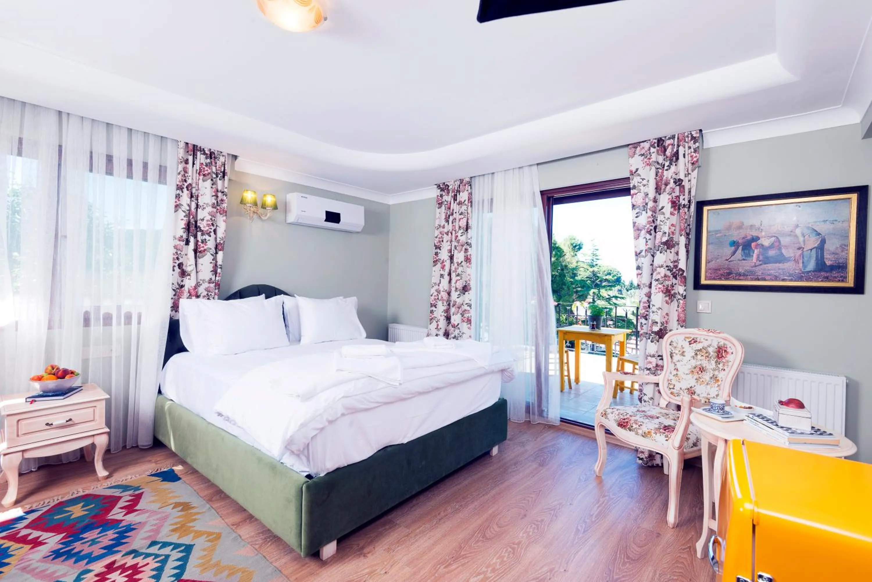 Photo of the whole room, Bed in Belizi Hotel