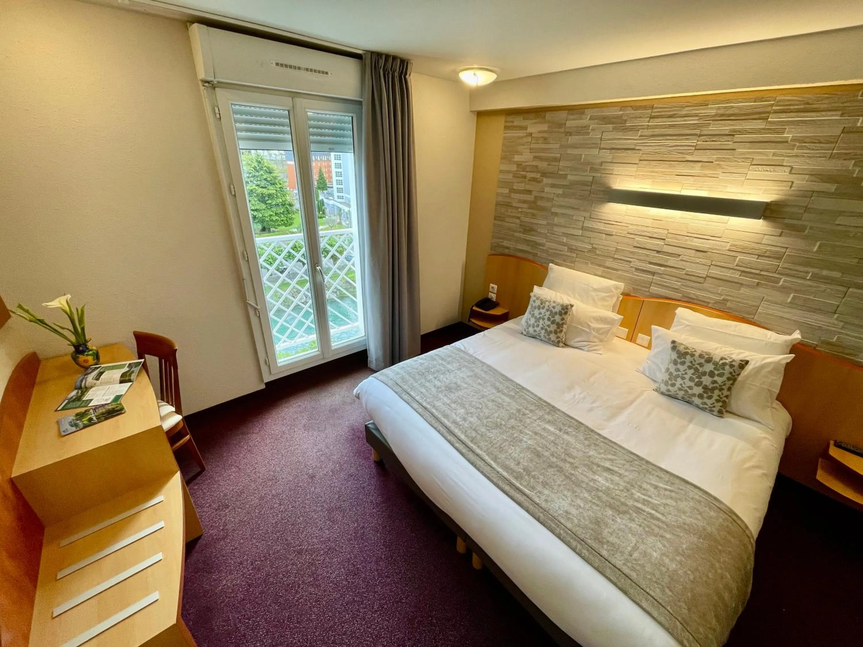 Bed in Hôtel Saint Georges