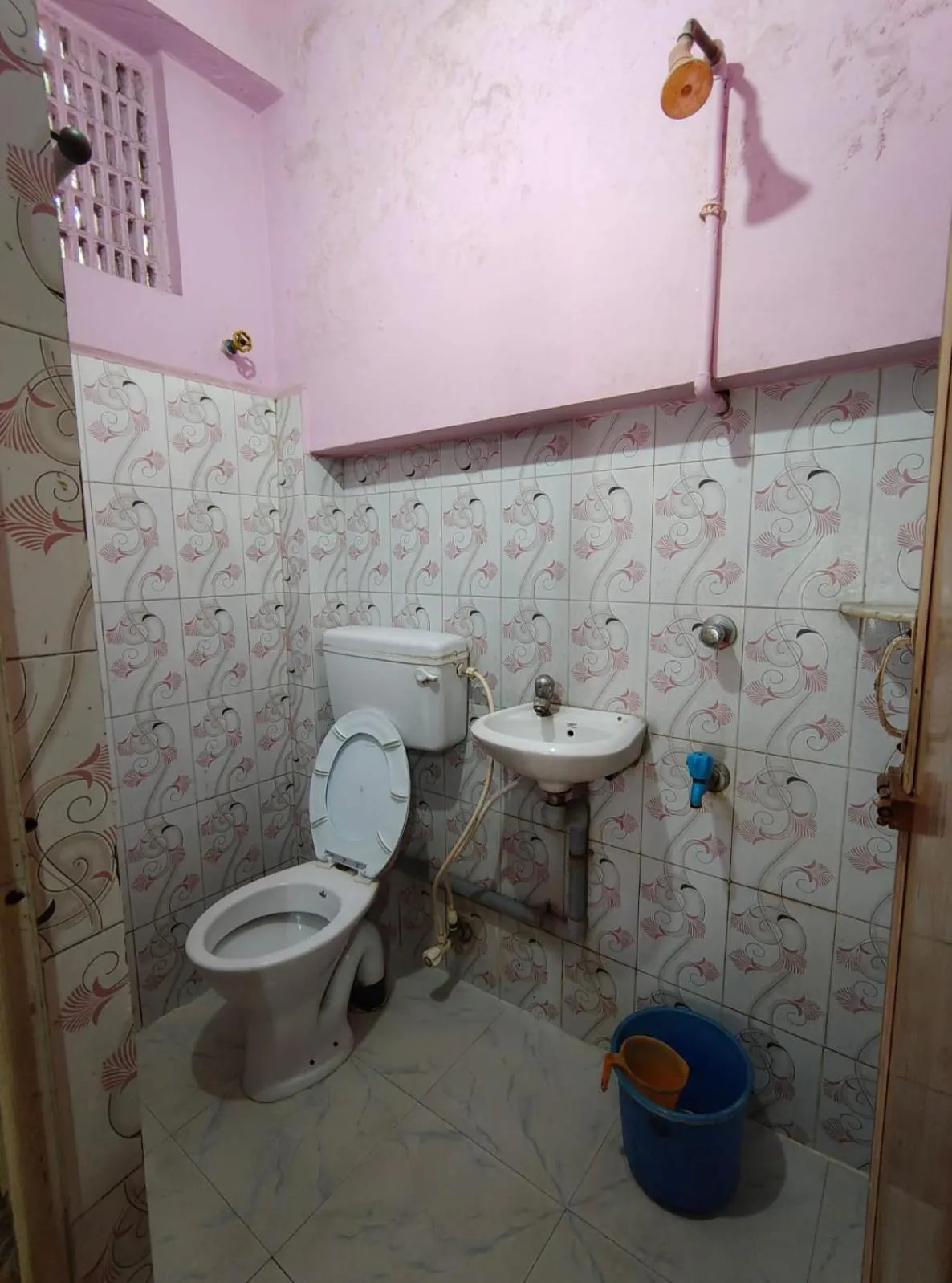 Bathroom in Jagannath Guest House
