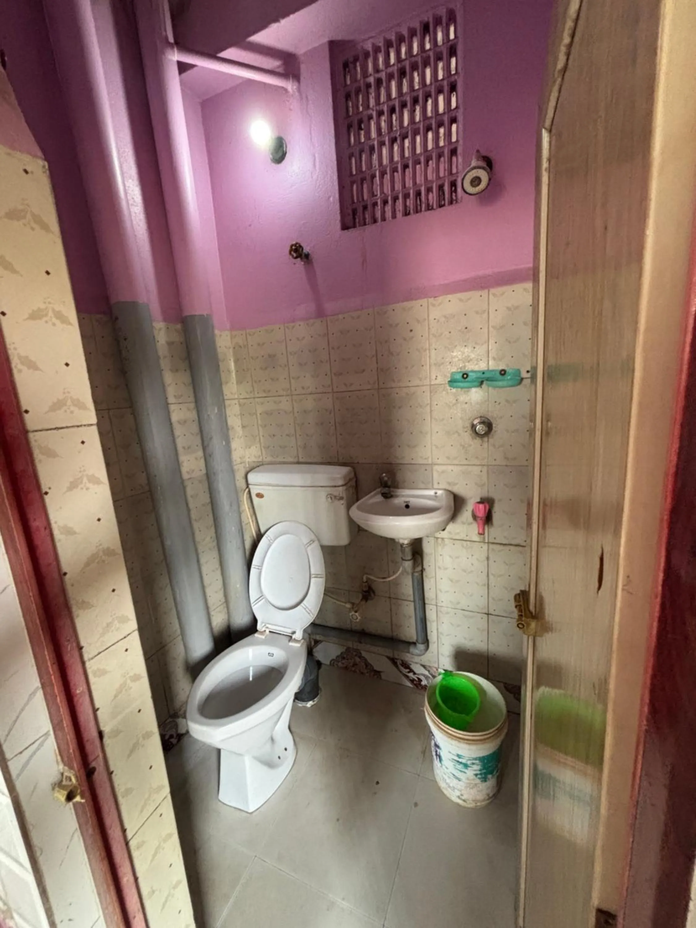 Bathroom in Jagannath Guest House