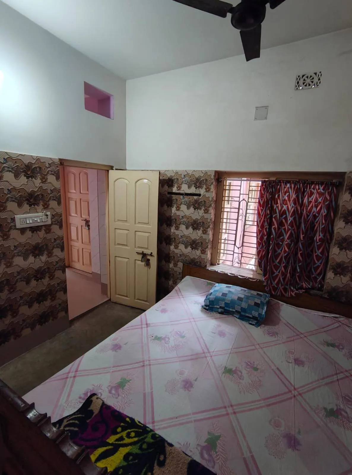 Bed in Jagannath Guest House
