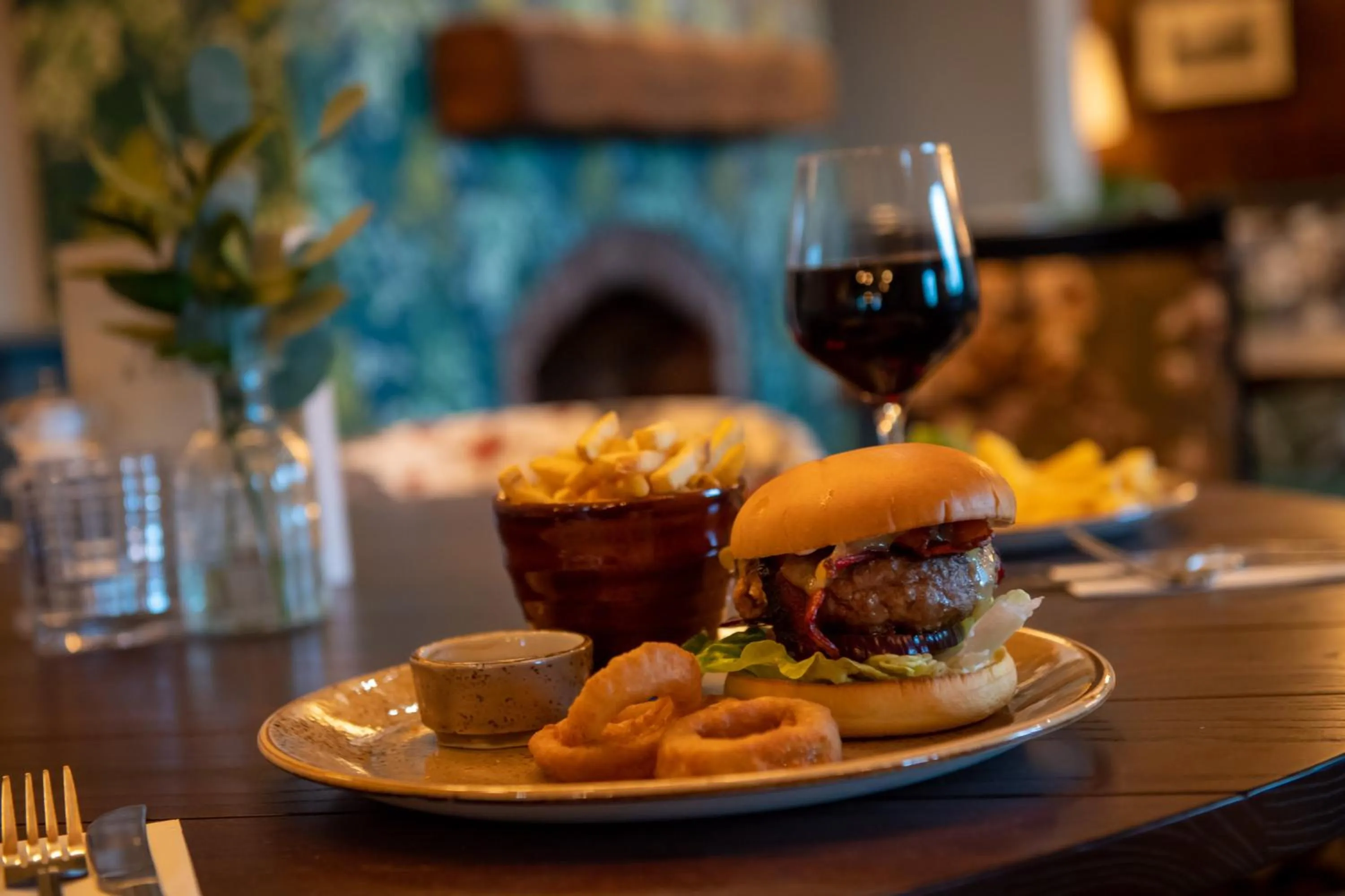 Food and drinks in The Red Lion Inn by Chef & Brewer Collection