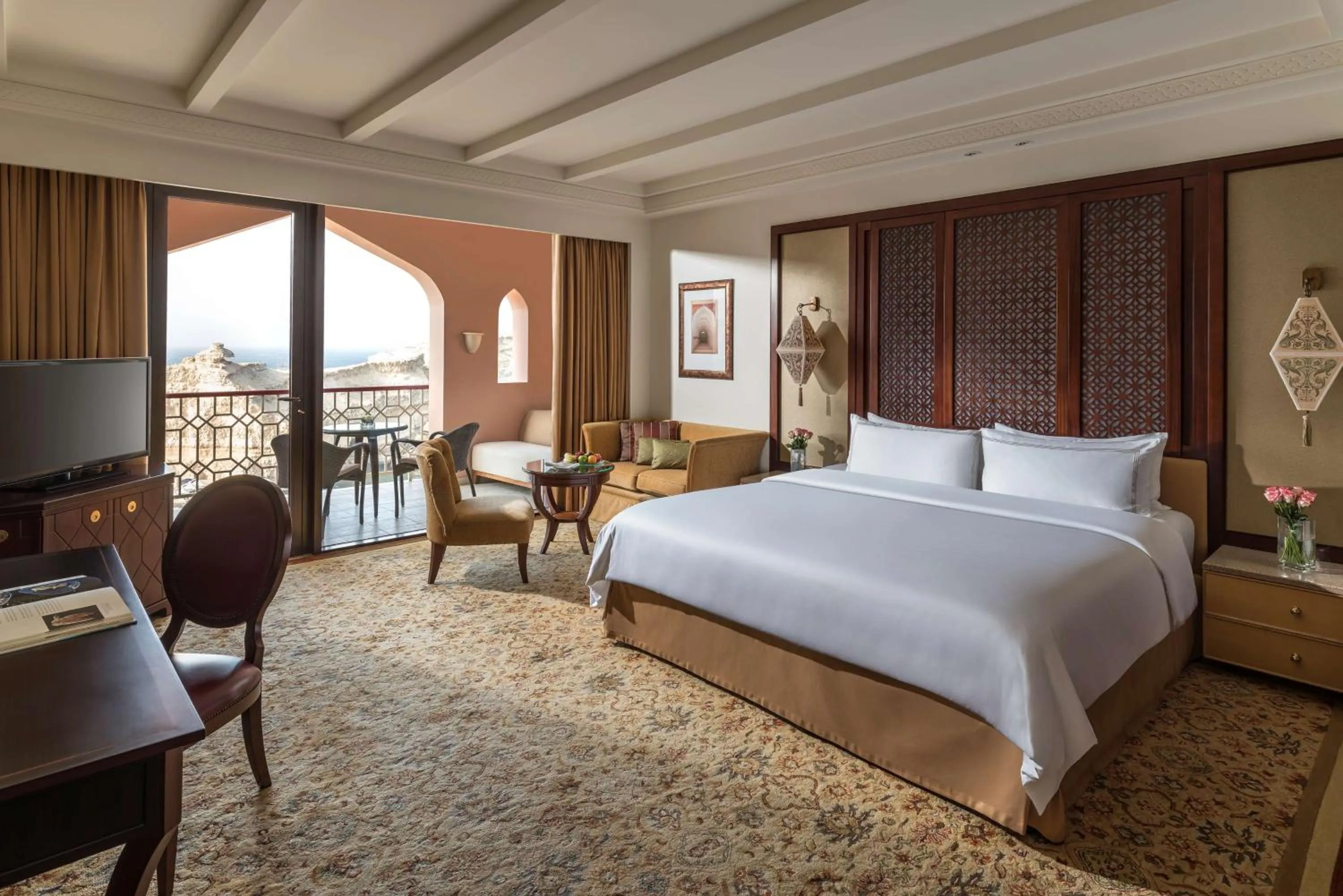 Bed in Shangri-La Al Husn, Muscat - Adults Only Resort