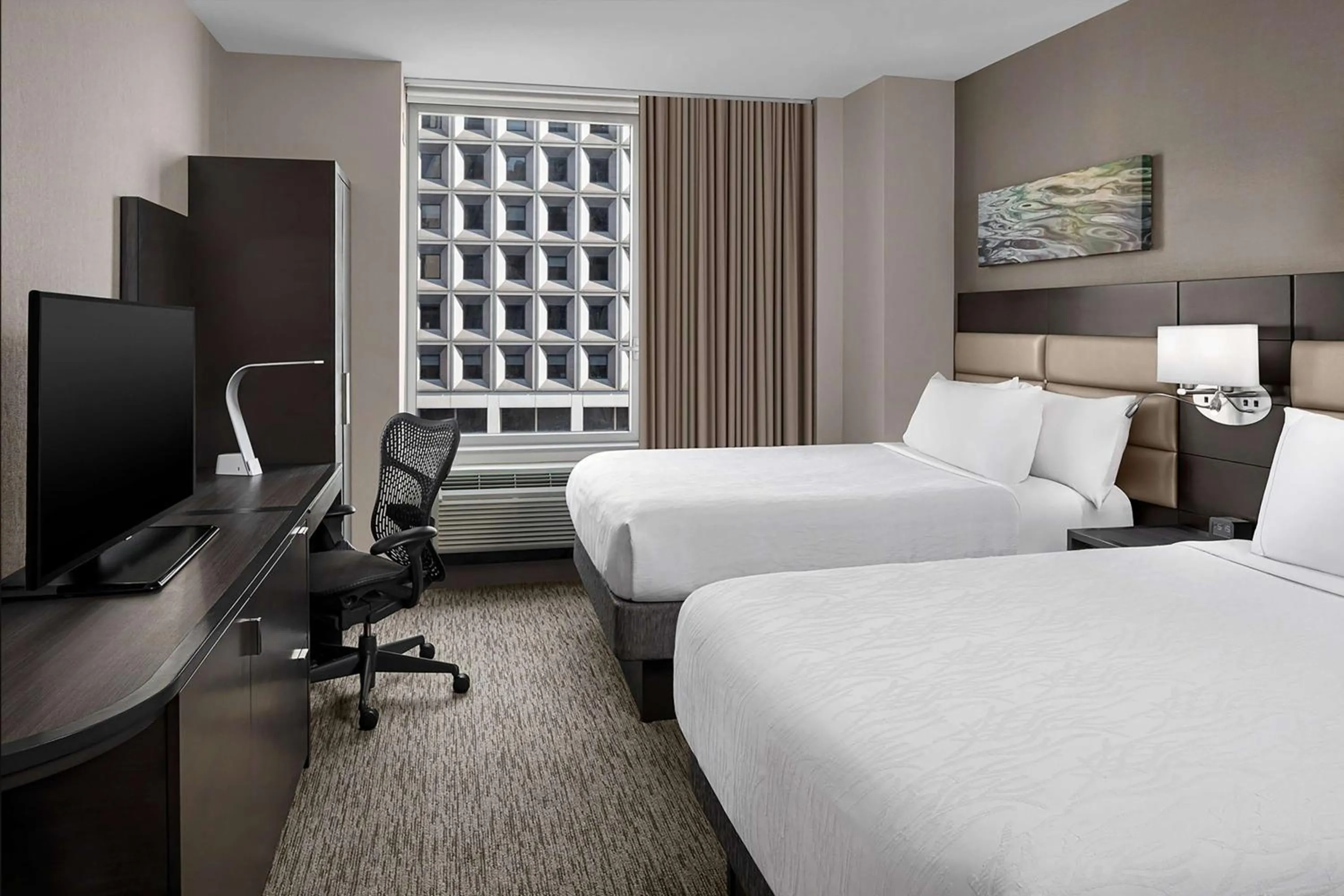 Bedroom, Bed in Hilton Garden Inn NYC Financial Center/Manhattan Downtown
