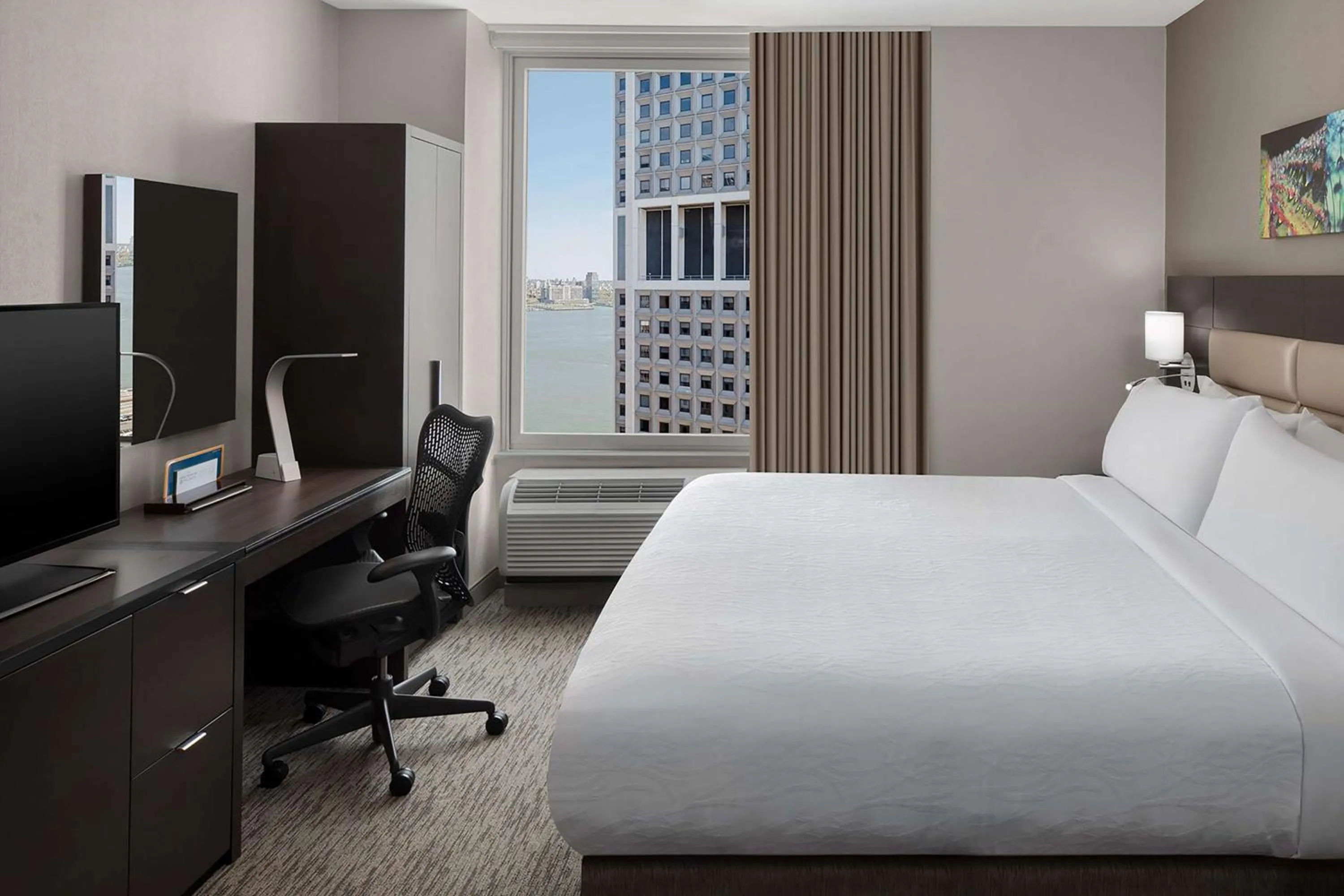 Bedroom, Bed in Hilton Garden Inn NYC Financial Center/Manhattan Downtown