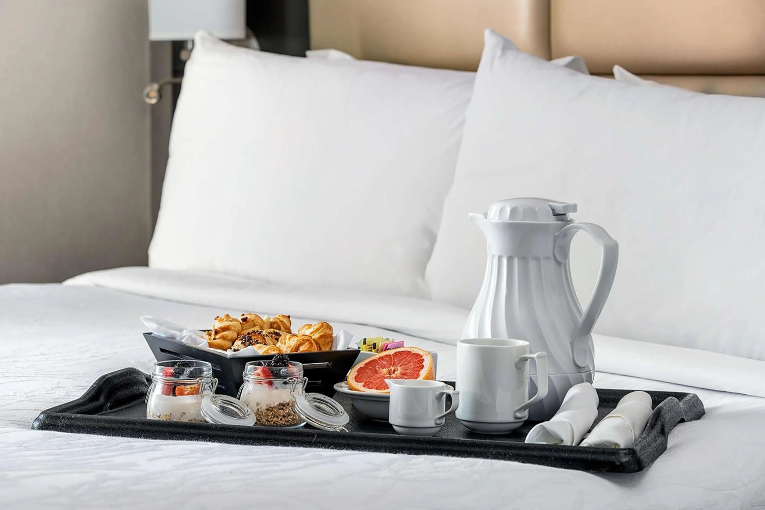 Photo of the whole room, Bed in Hilton Garden Inn NYC Financial Center/Manhattan Downtown