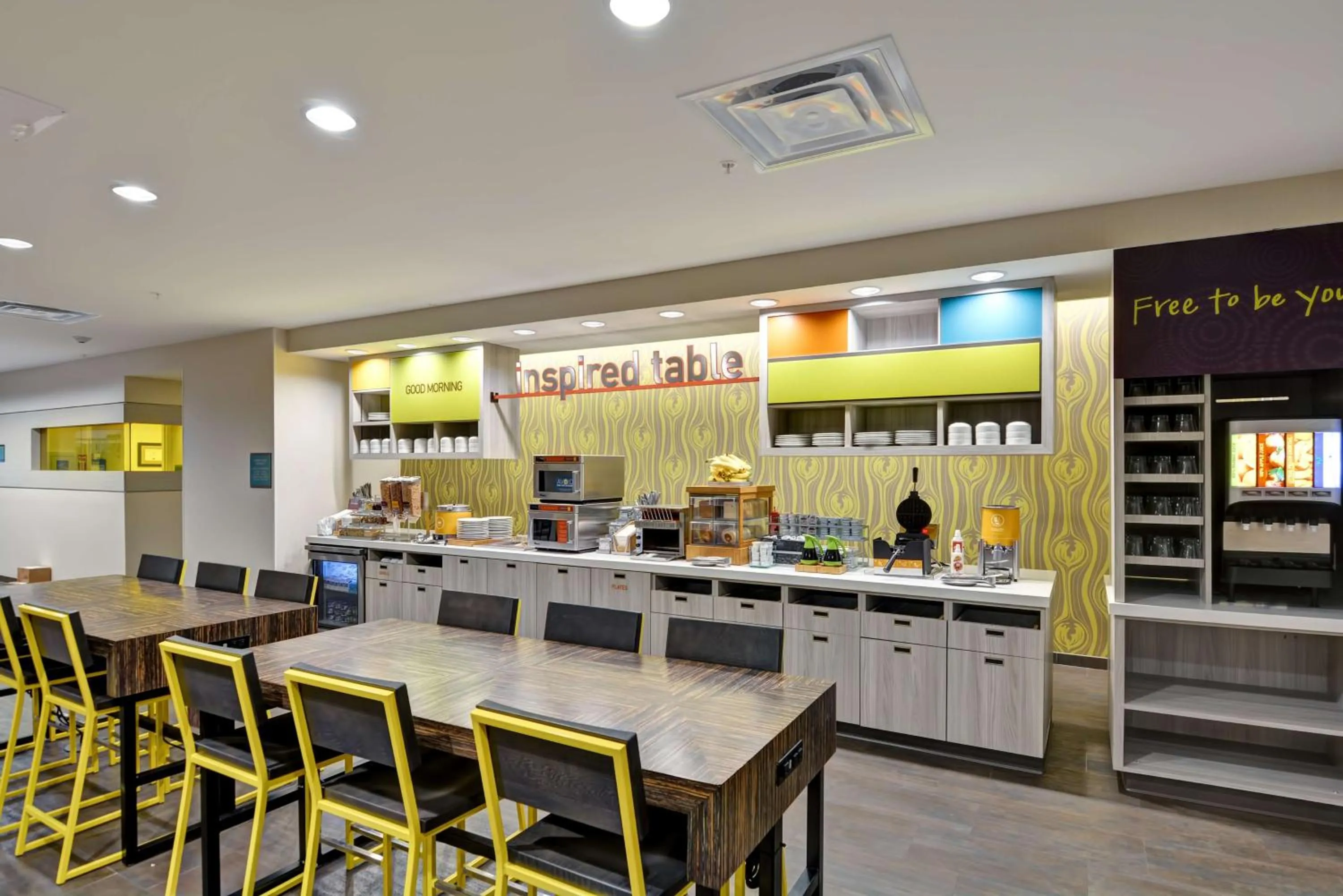 Dining area in Home2 Suites By Hilton Tampa USF Near Busch Gardens