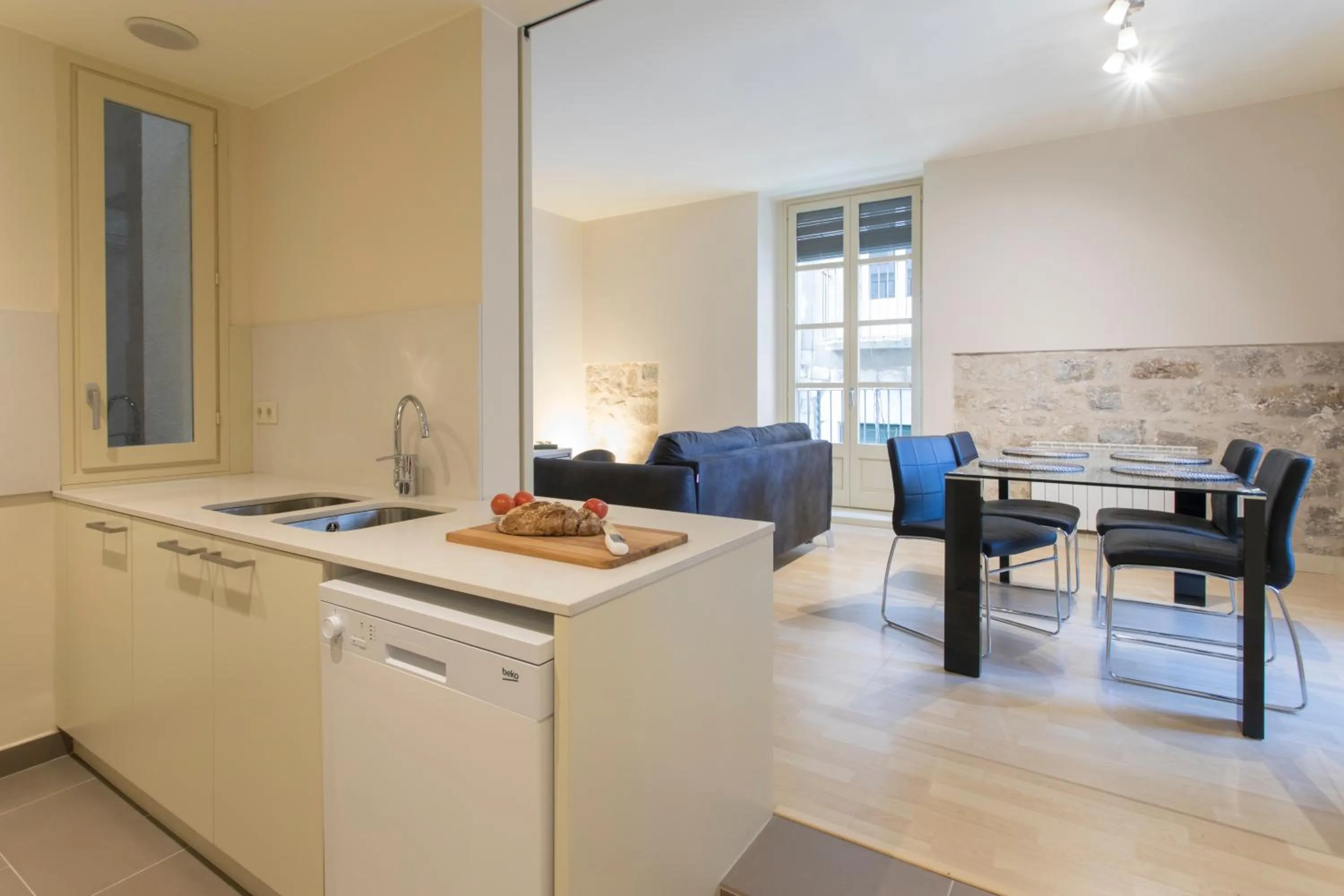 Kitchen or kitchenette in Bravissimo Cort Reial-2A