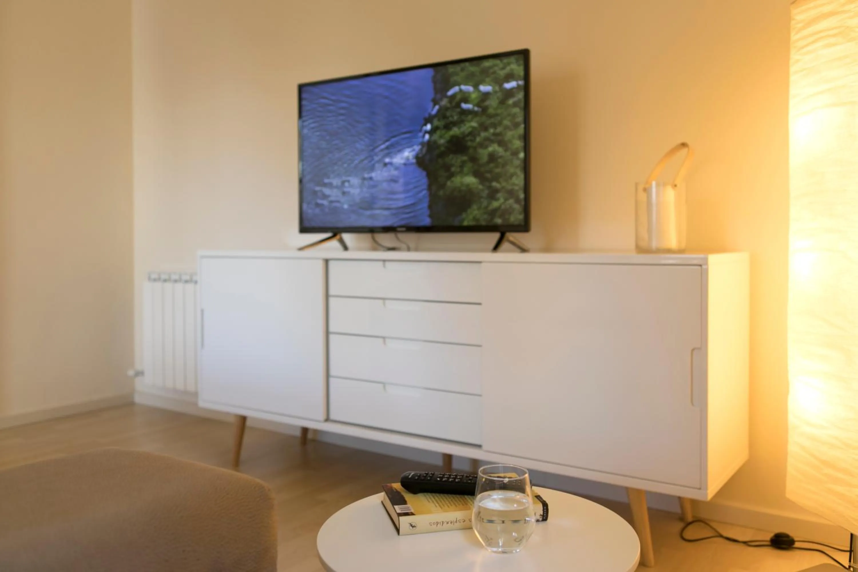 Communal lounge/ TV room in Bravissimo Cort Reial-3B