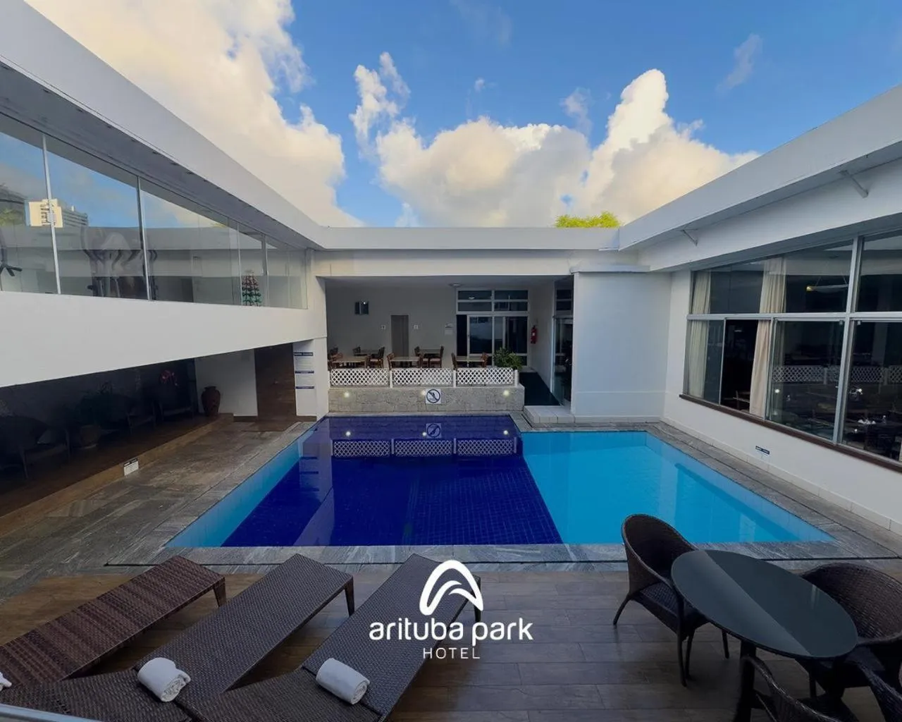 Swimming pool in Arituba Park Hotel