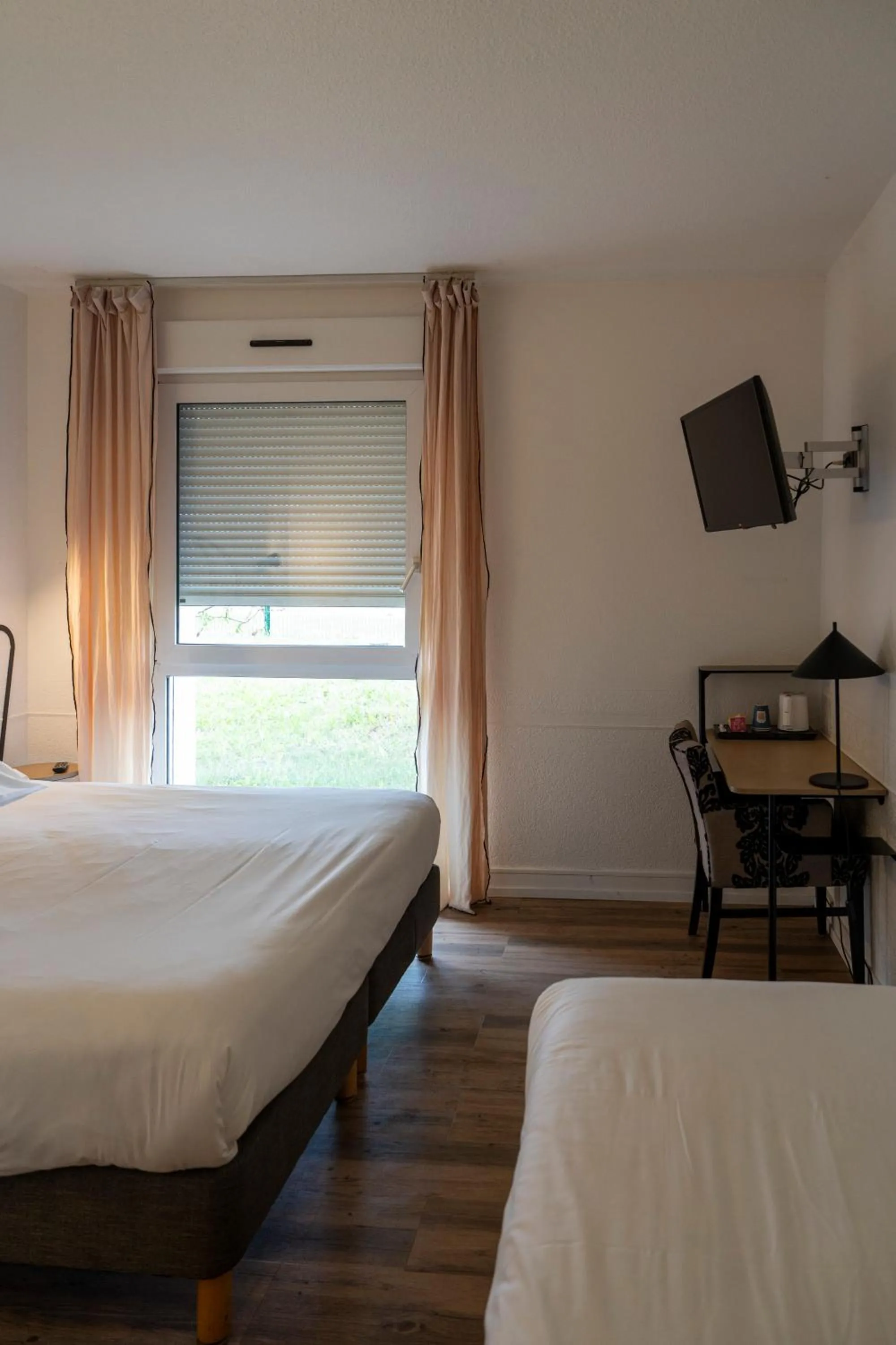 Bed in Kyriad Nuits Saint Georges Dijon Sud