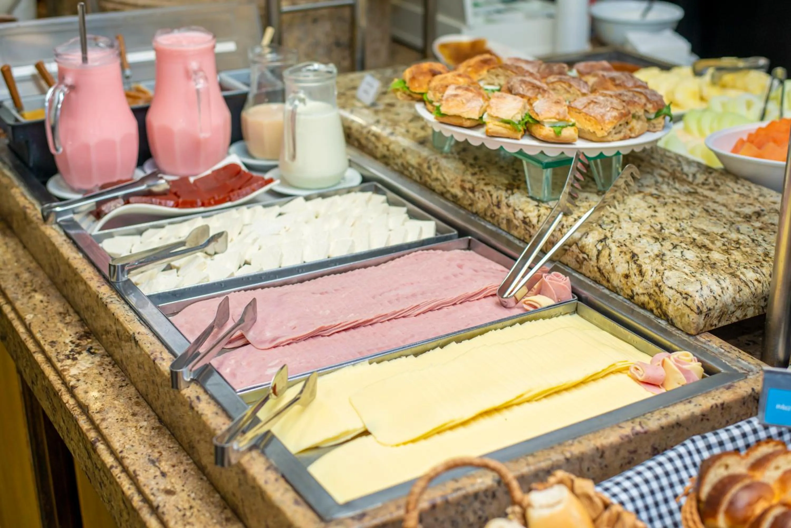 Buffet breakfast in Hotel Portinari Centro