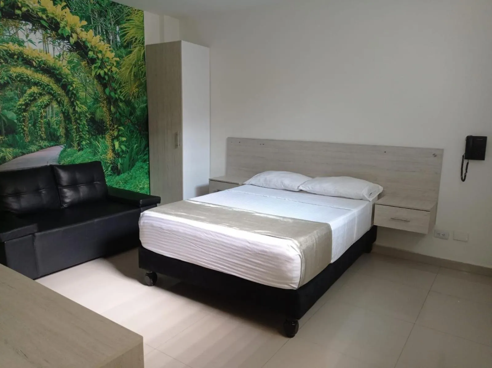 Bed in Hotel Granada Loft