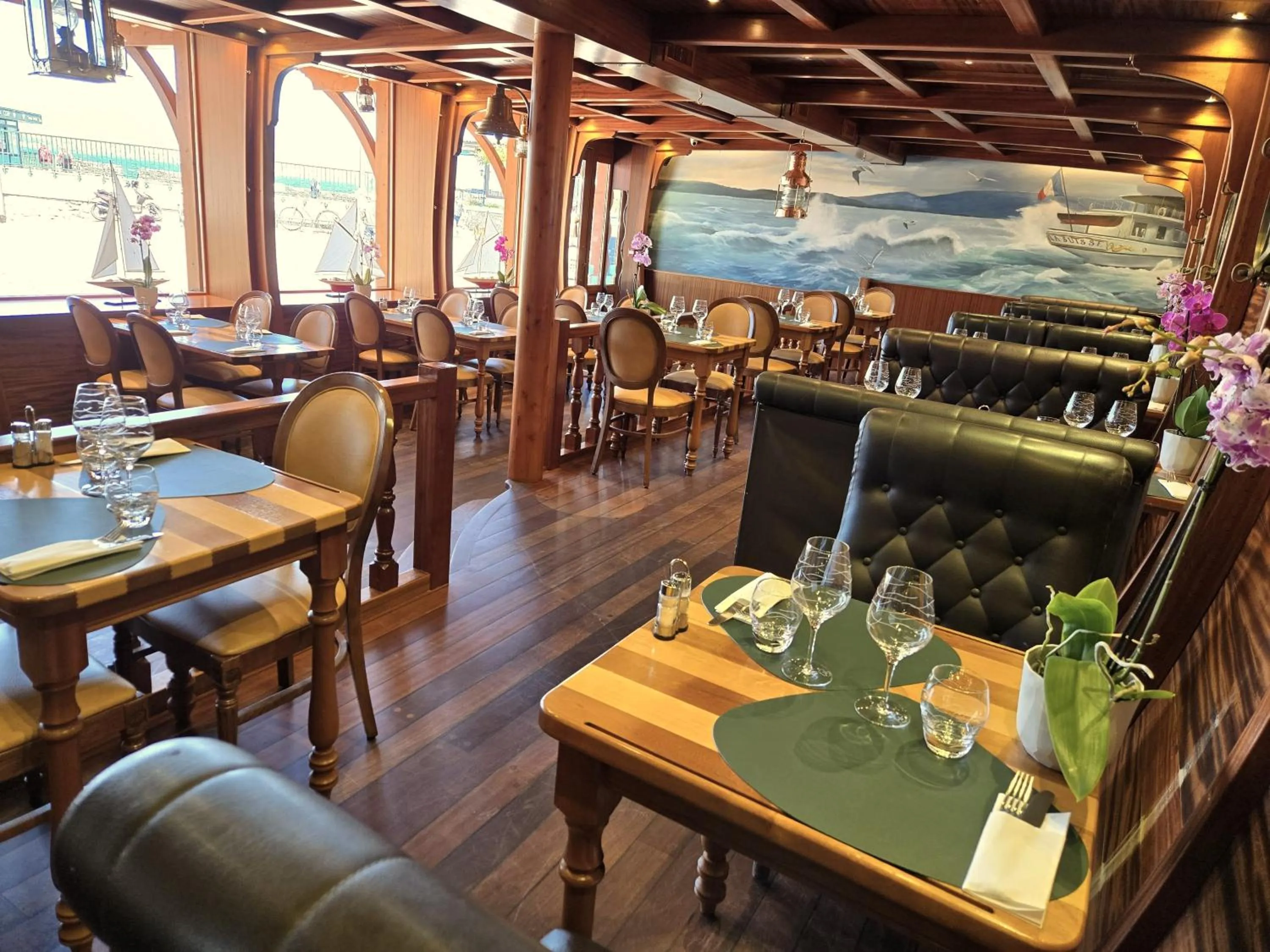 Restaurant/places to eat in Hôtel La Riviera Victoria