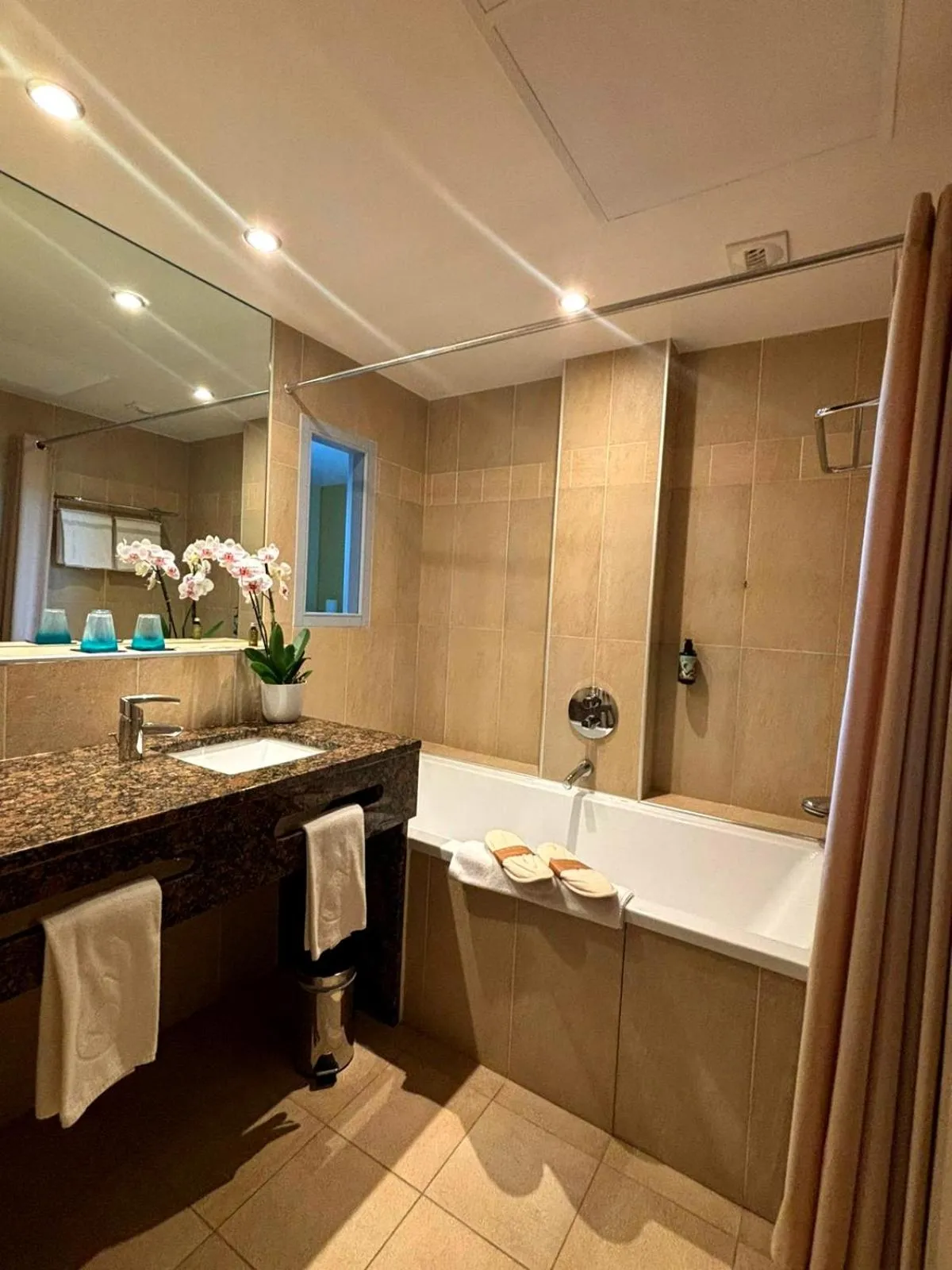 Bathroom in Hôtel La Riviera Victoria