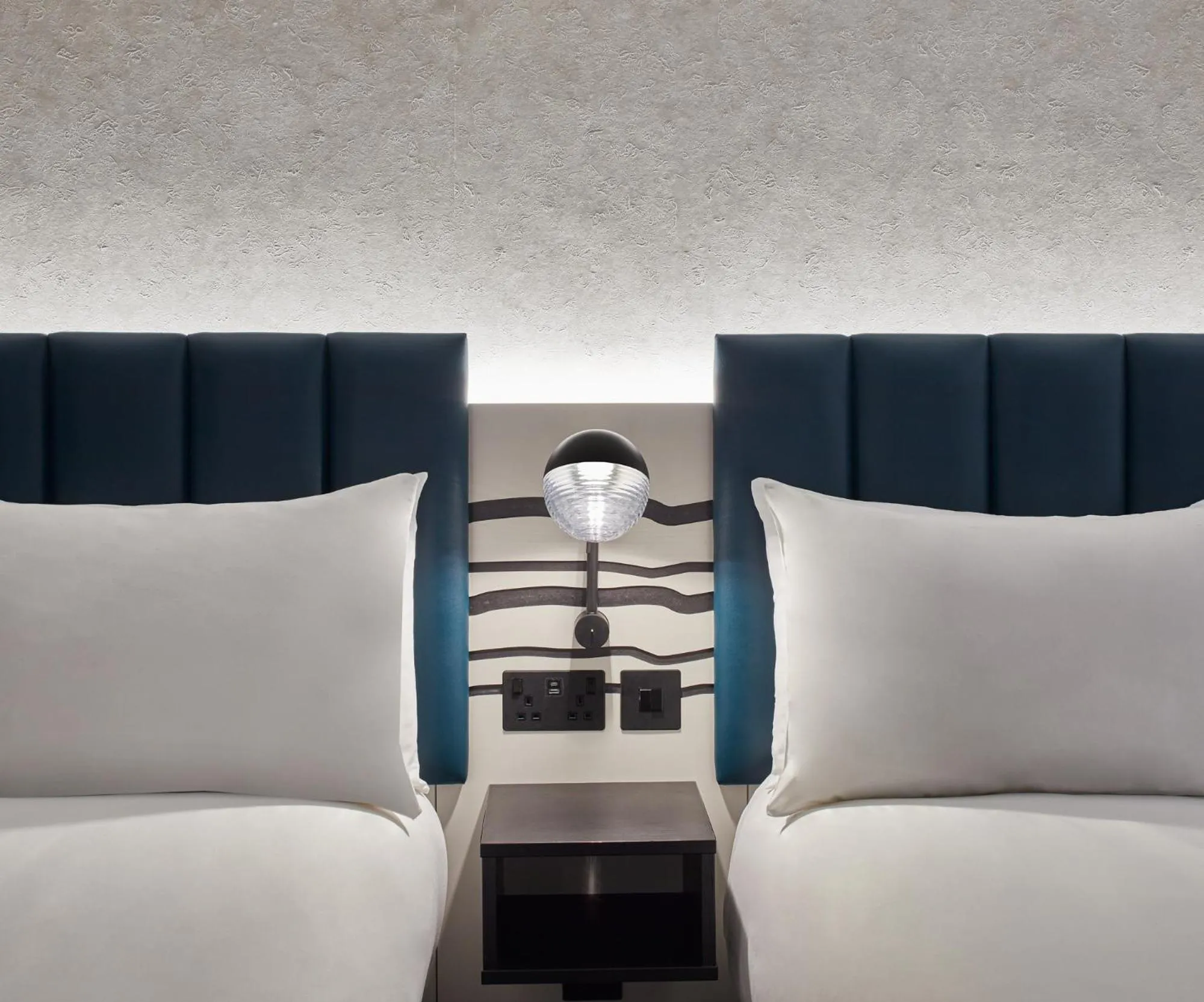 Bed in Leonardo Hotel Dublin Christchurch