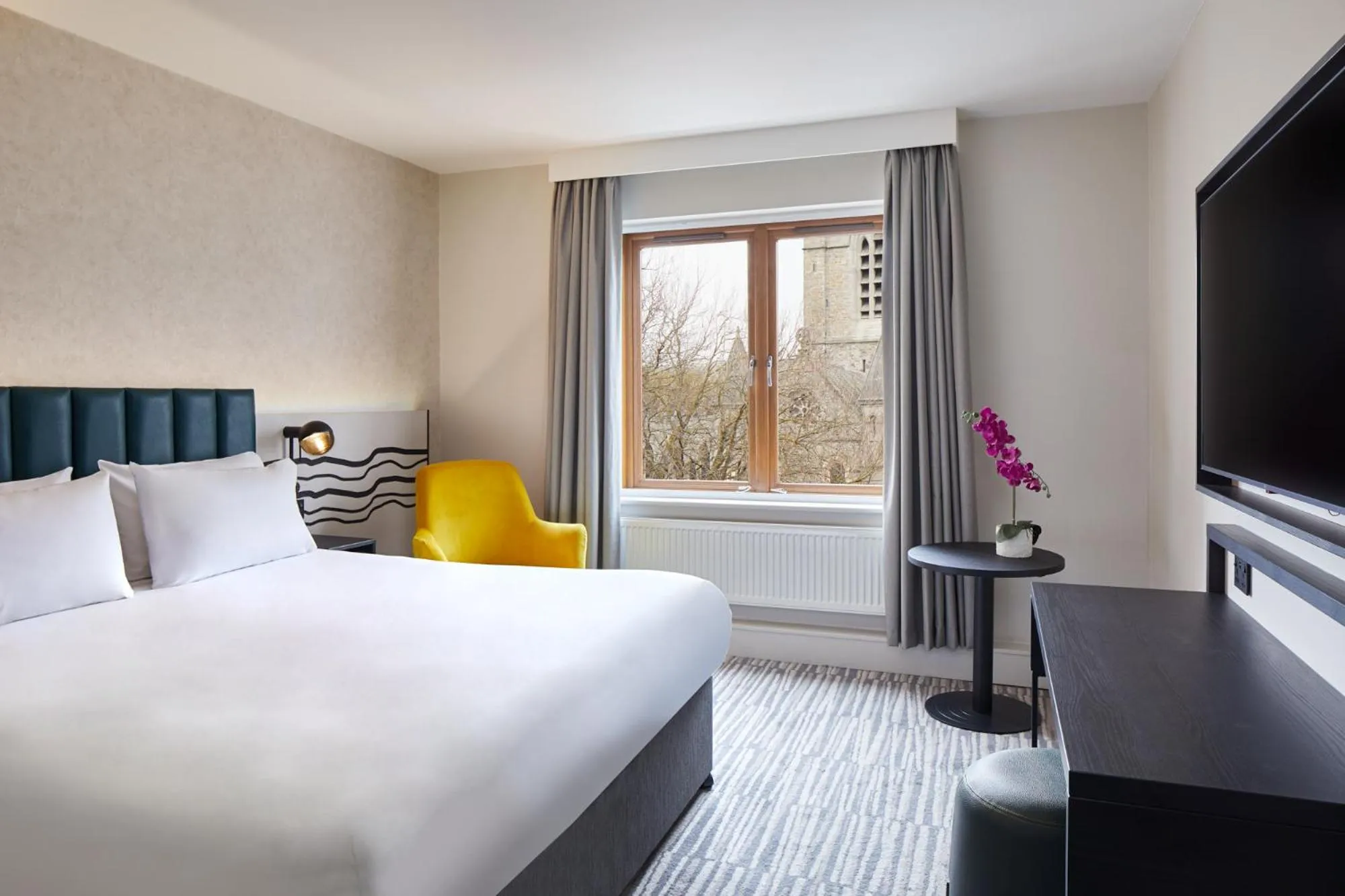 Bed in Leonardo Hotel Dublin Christchurch