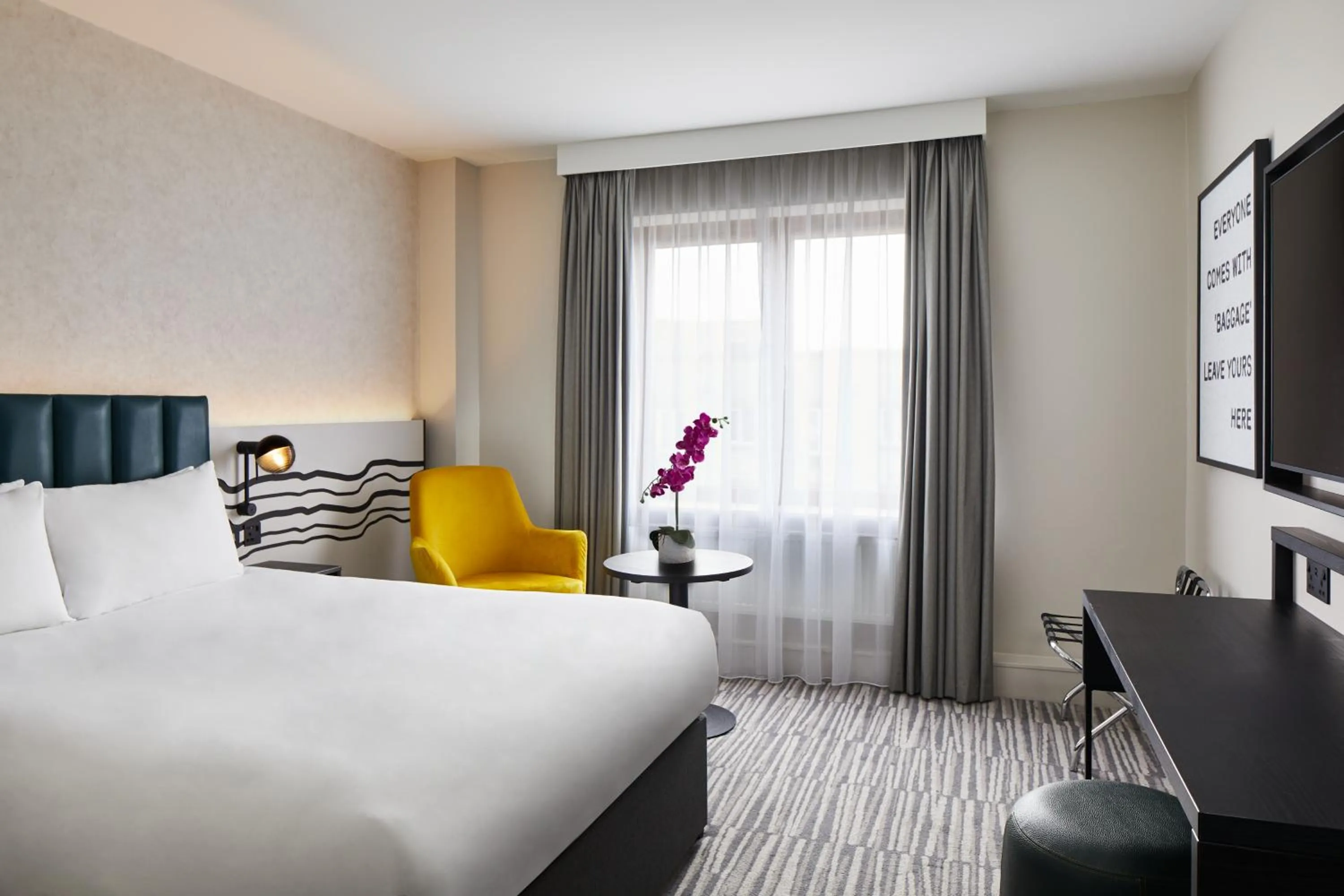 Bed in Leonardo Hotel Dublin Christchurch