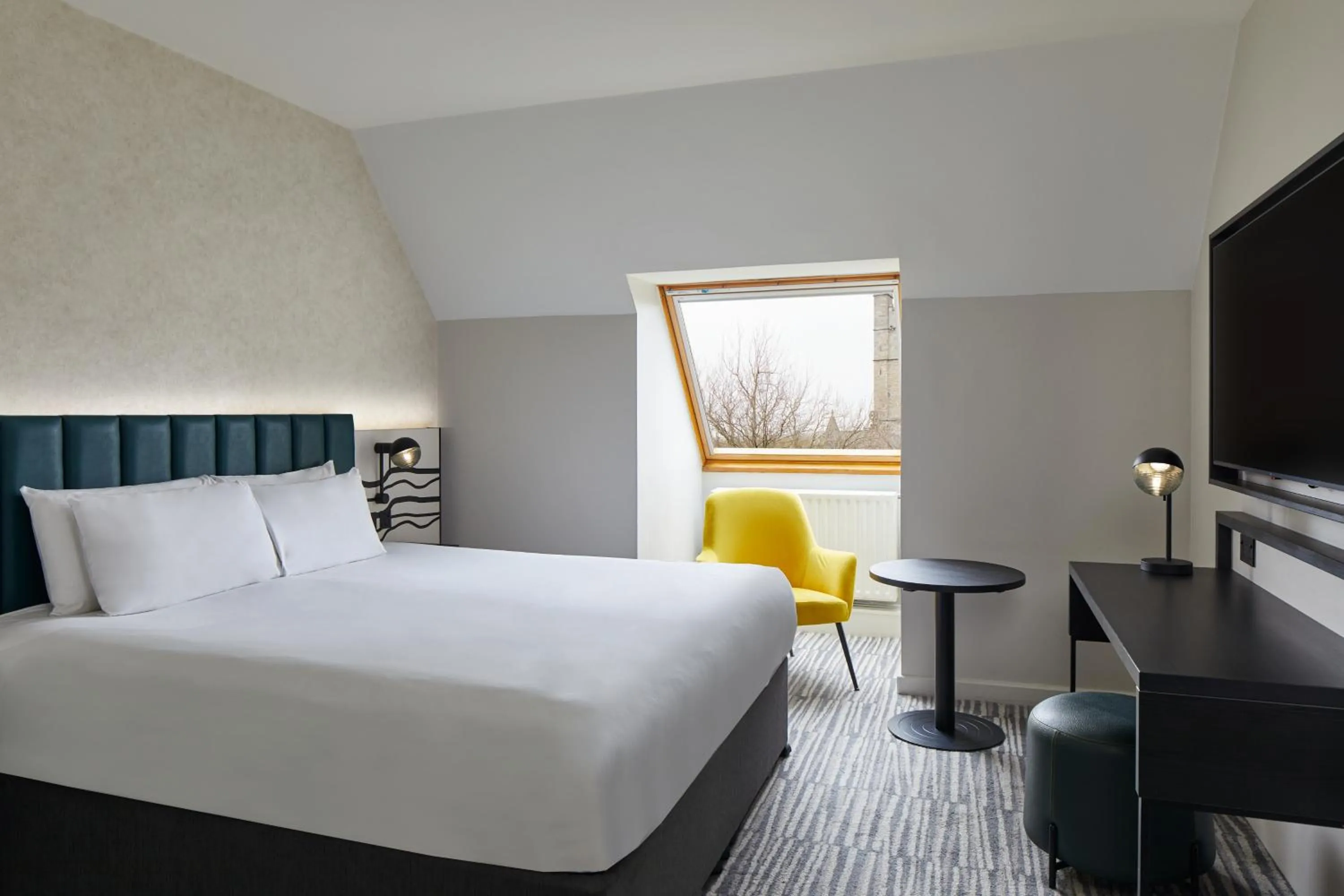 Bedroom, Bed in Leonardo Hotel Dublin Christchurch