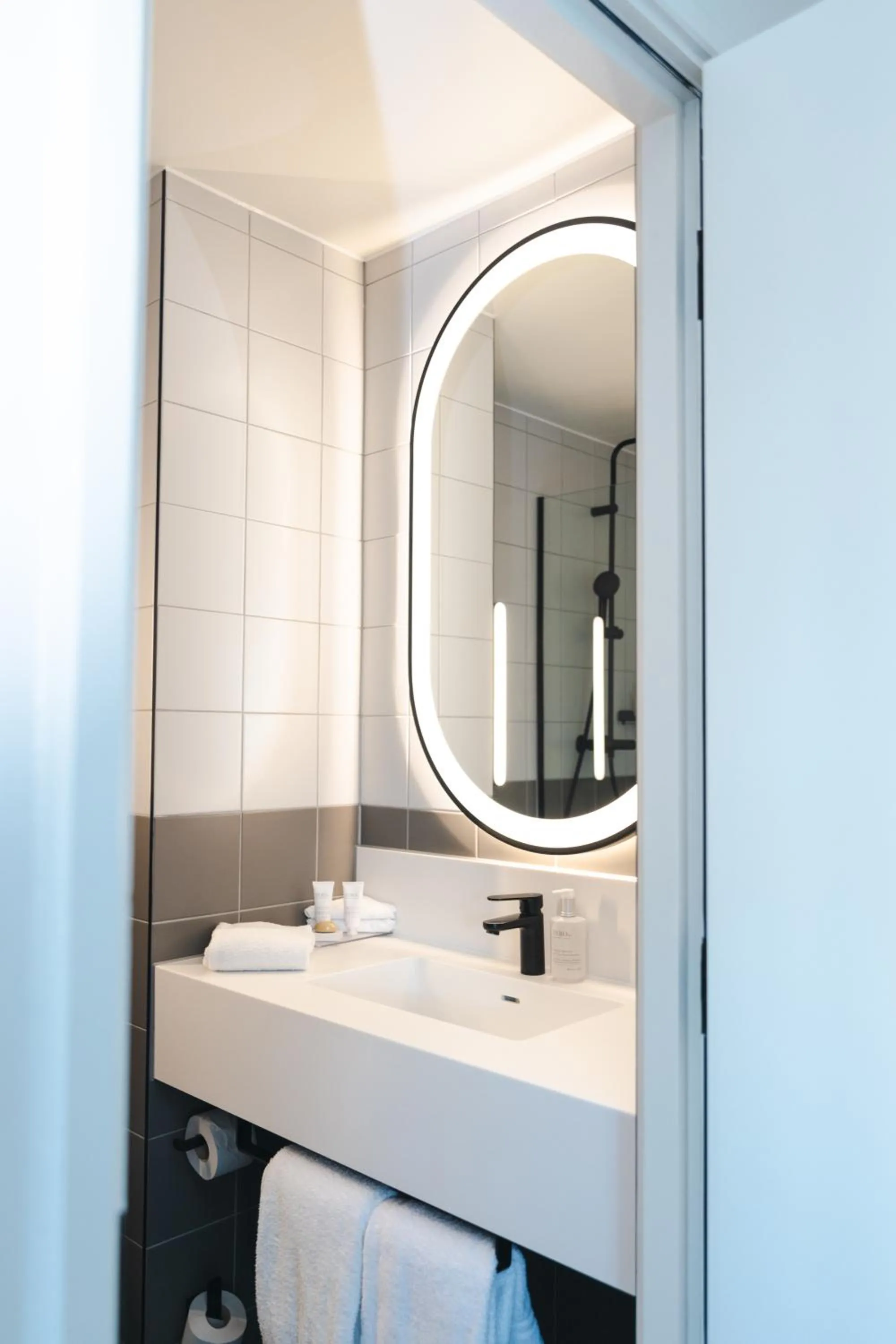 Bathroom in Leonardo Hotel Dublin Christchurch