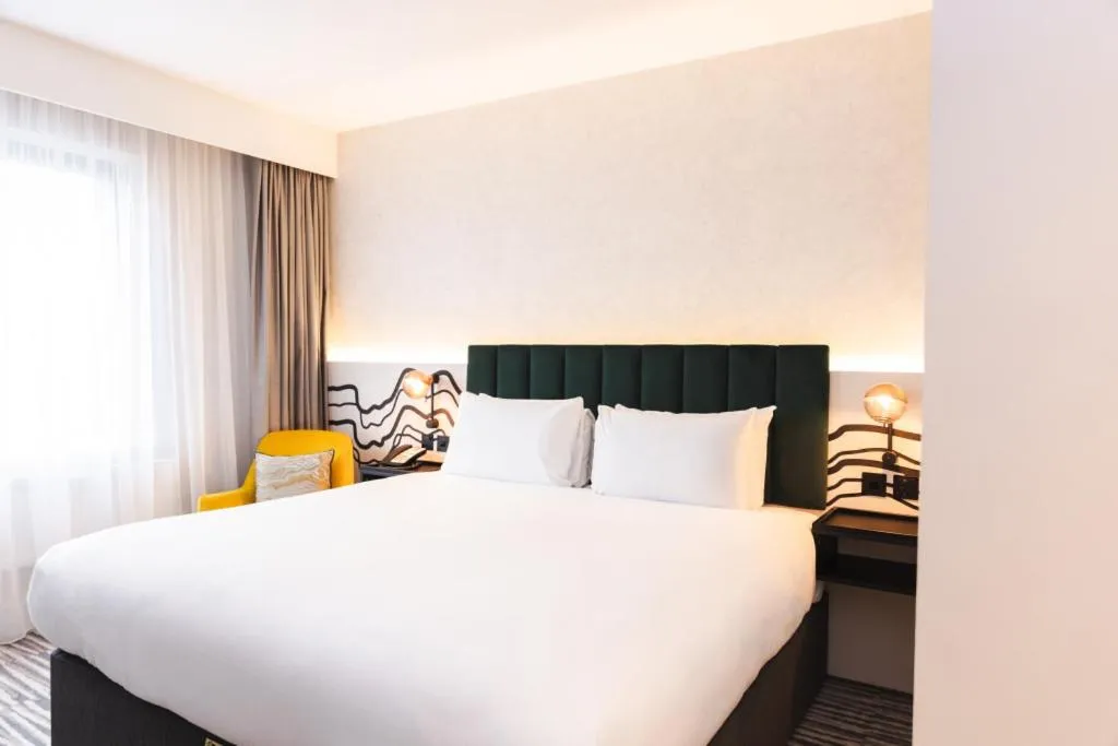 Bedroom, Bed in Leonardo Hotel Dublin Christchurch