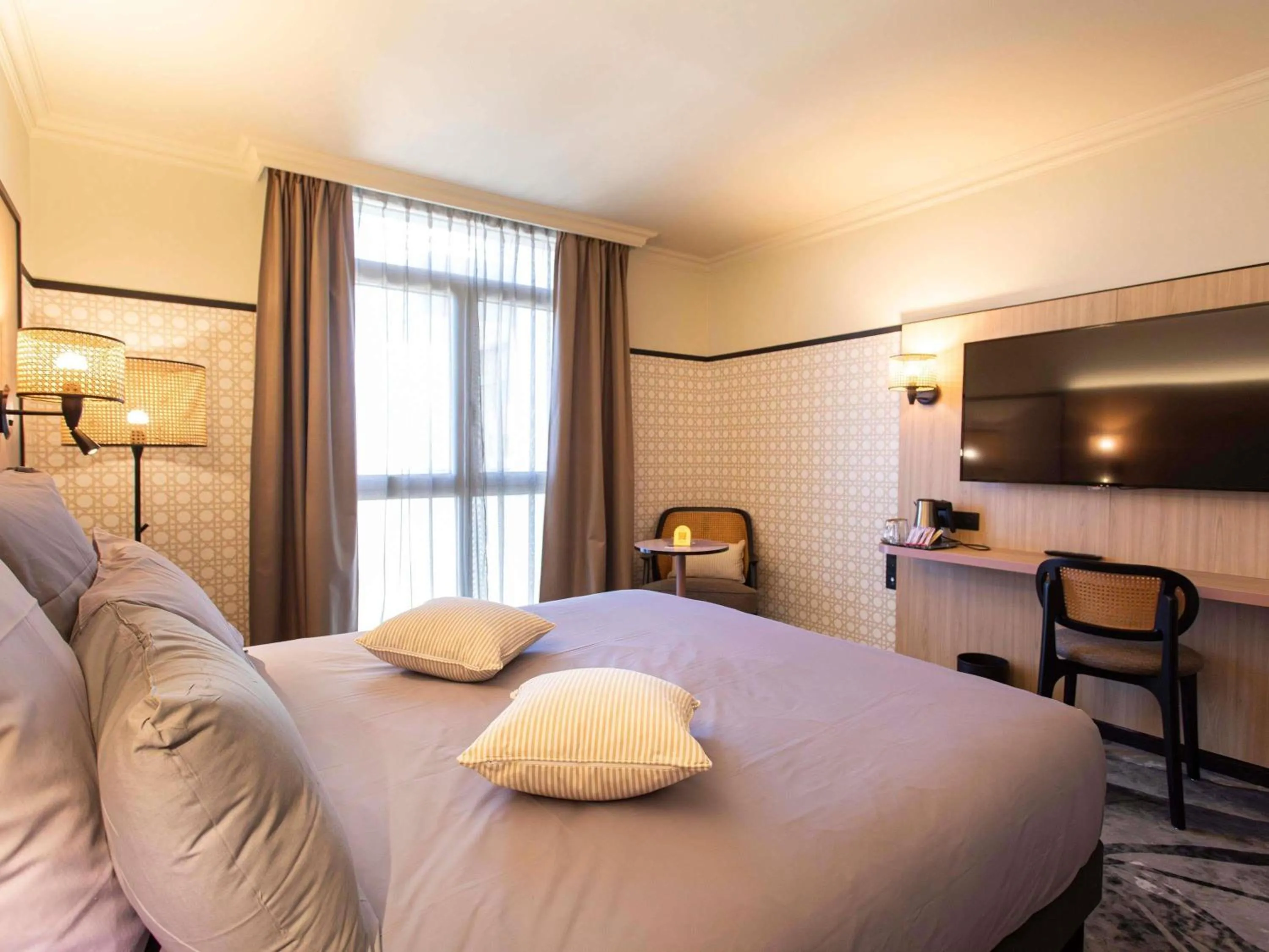 Bedroom, Bed in Mercure Granville Le Grand Large