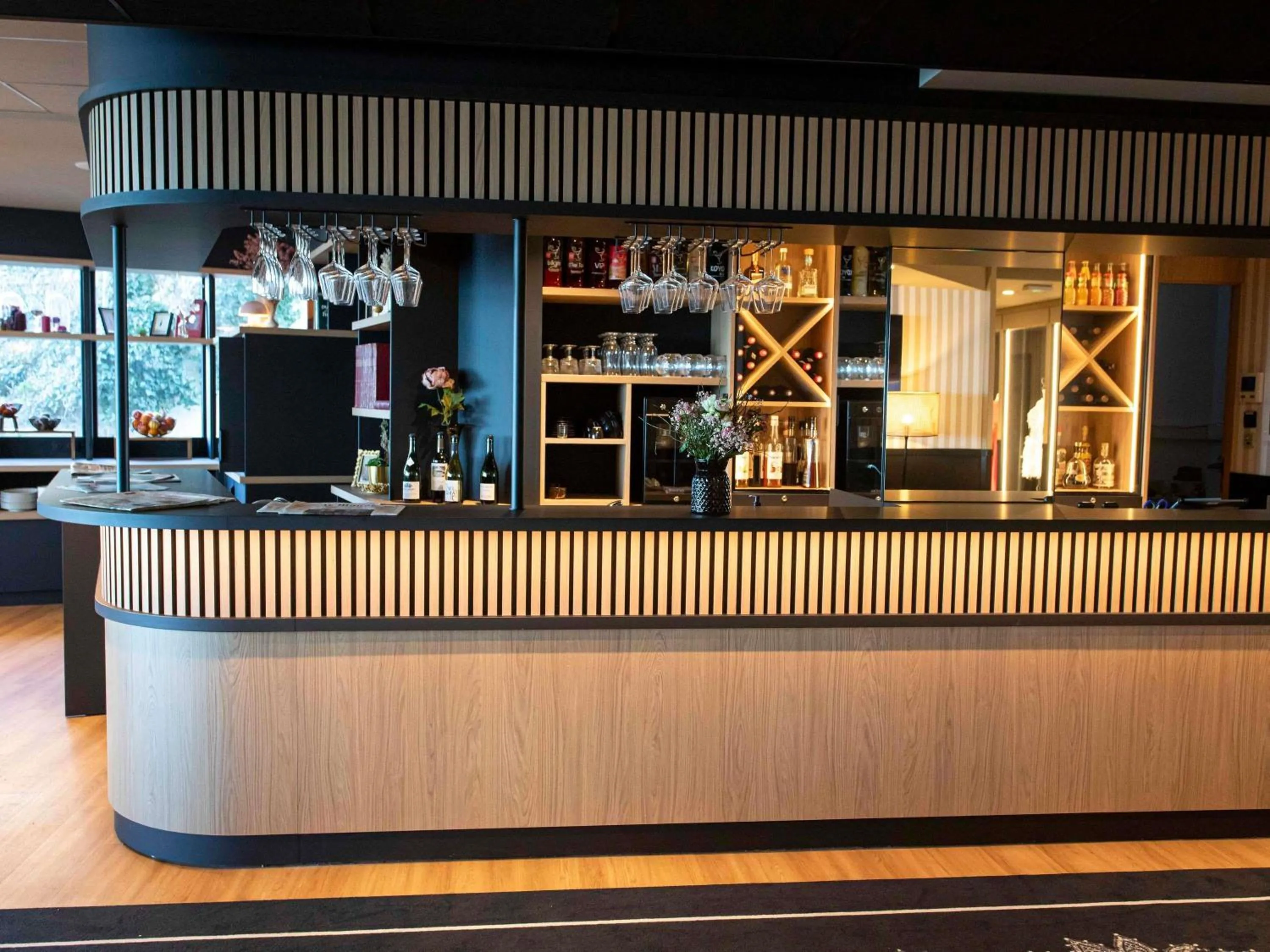 Lounge or bar in Mercure Granville Le Grand Large